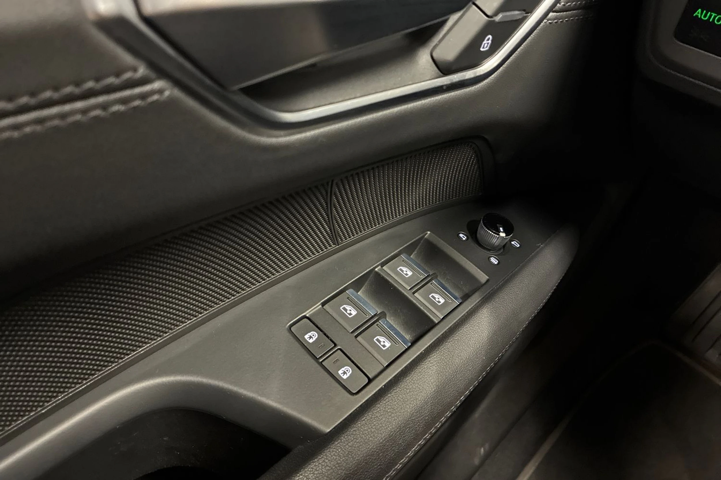 musta Audi e-tron GT 2022 kuva 17.