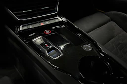 musta Audi e-tron GT 2022 kuva 18.