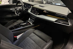 musta Audi e-tron GT 2022 kuva 30.