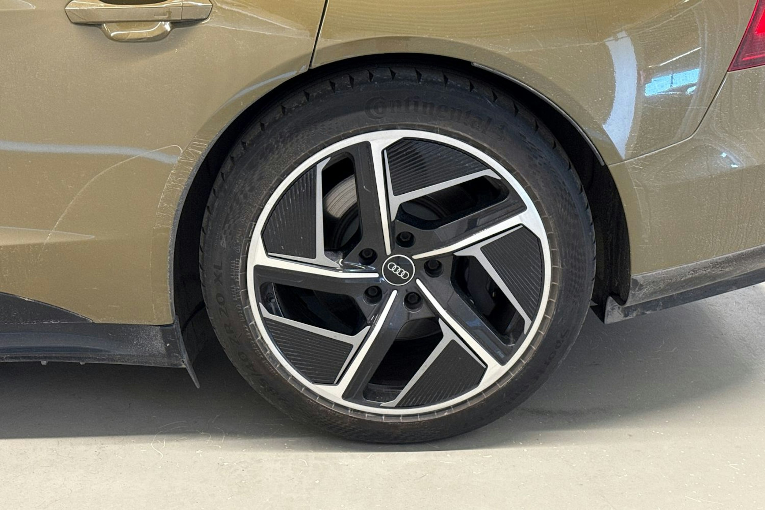 vihreä Audi e-tron GT 2022 kuva 13.