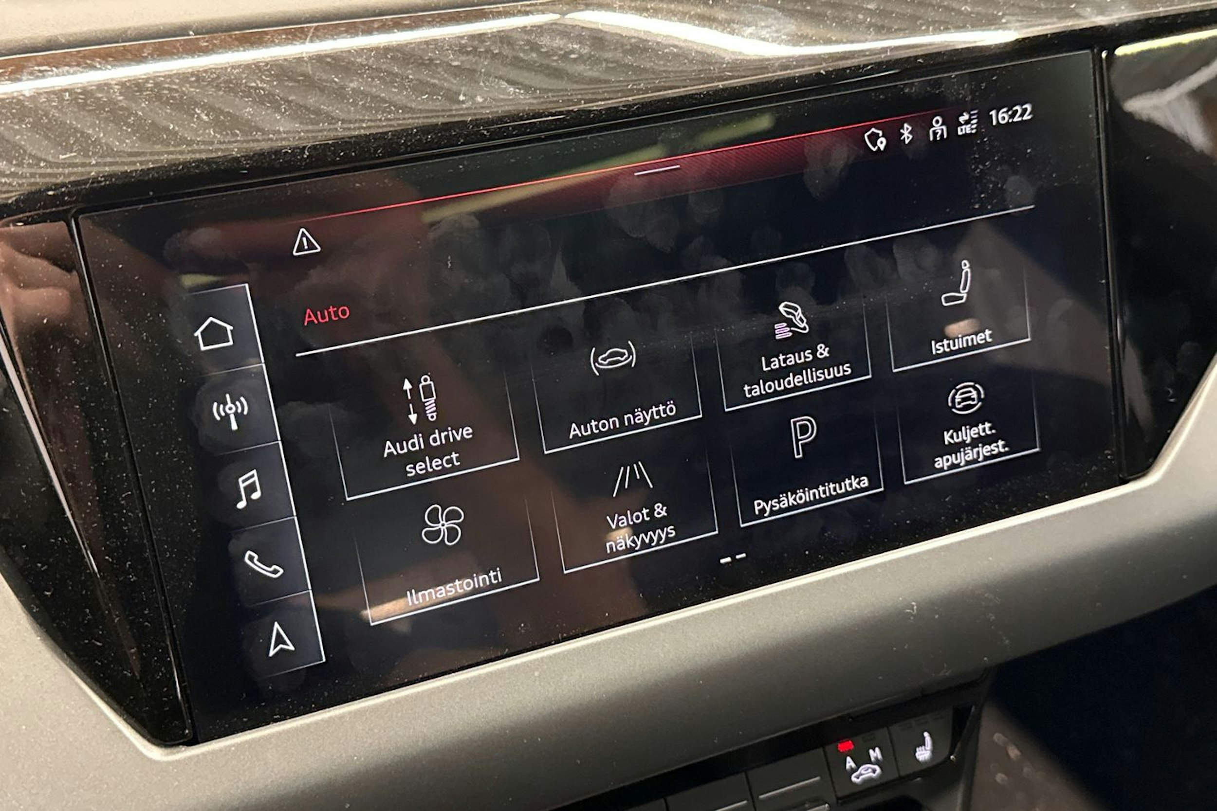 vihreä Audi e-tron GT 2022 kuva 17.