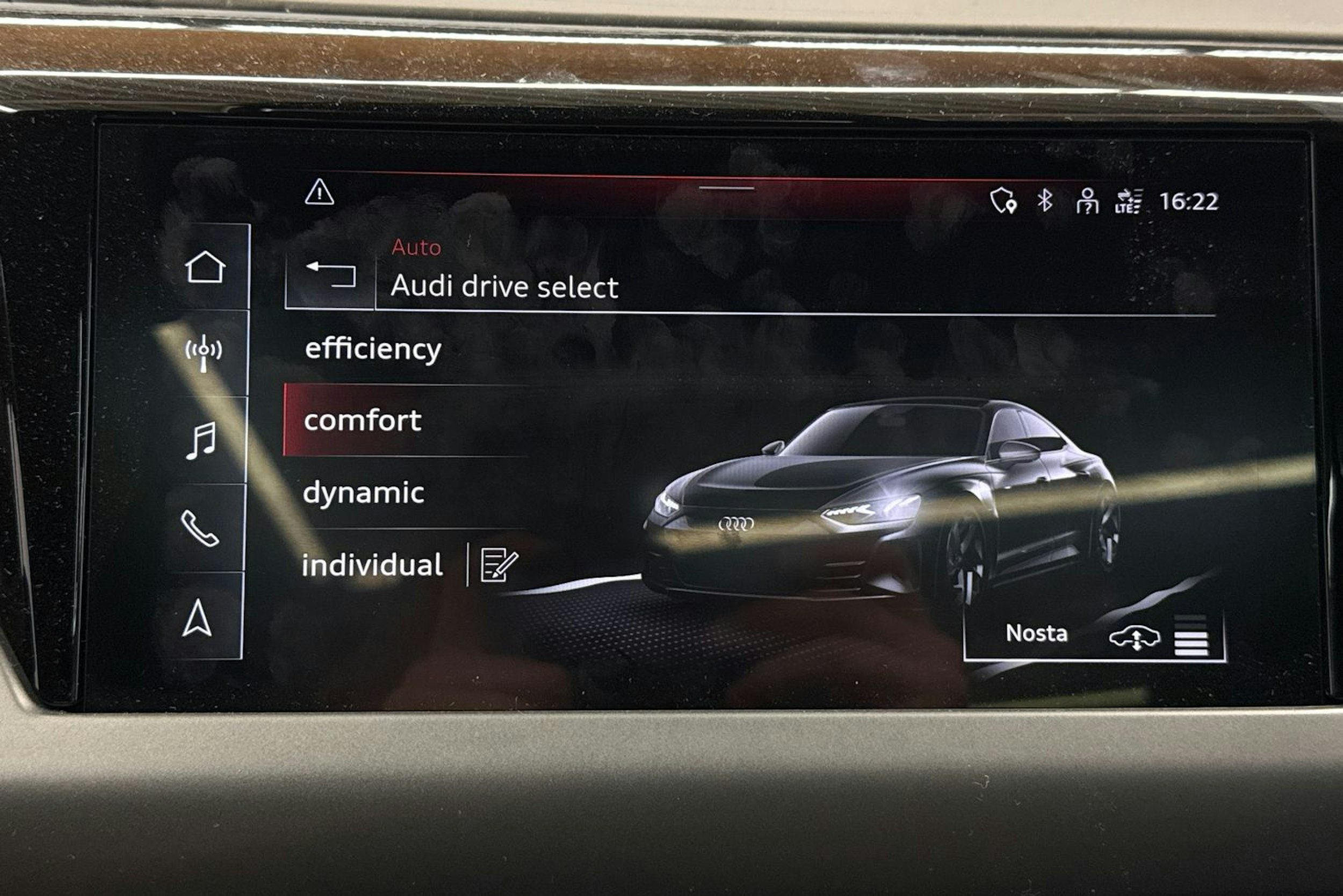 vihreä Audi e-tron GT 2022 kuva 18.