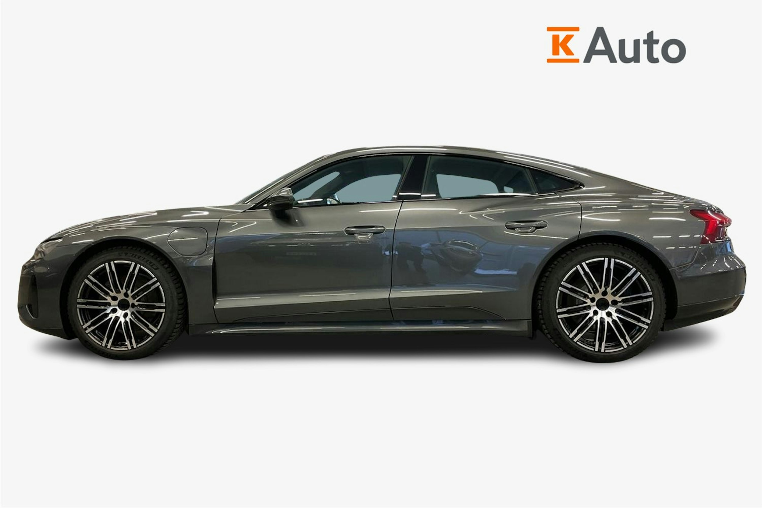 Harmaa Audi e-tron GT 2022 kuva 6.