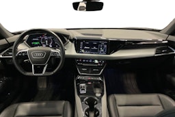 Harmaa Audi e-tron GT 2022 kuva 9.