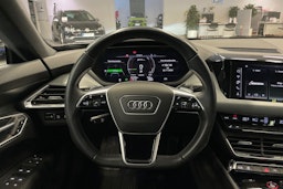 Harmaa Audi e-tron GT 2022 kuva 14.