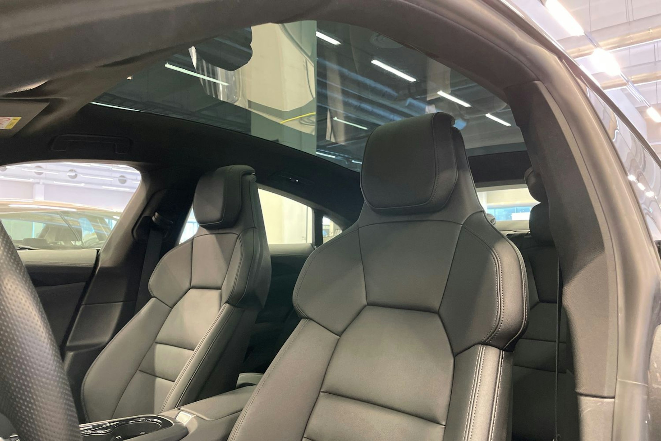 Harmaa Audi e-tron GT 2022 kuva 16.