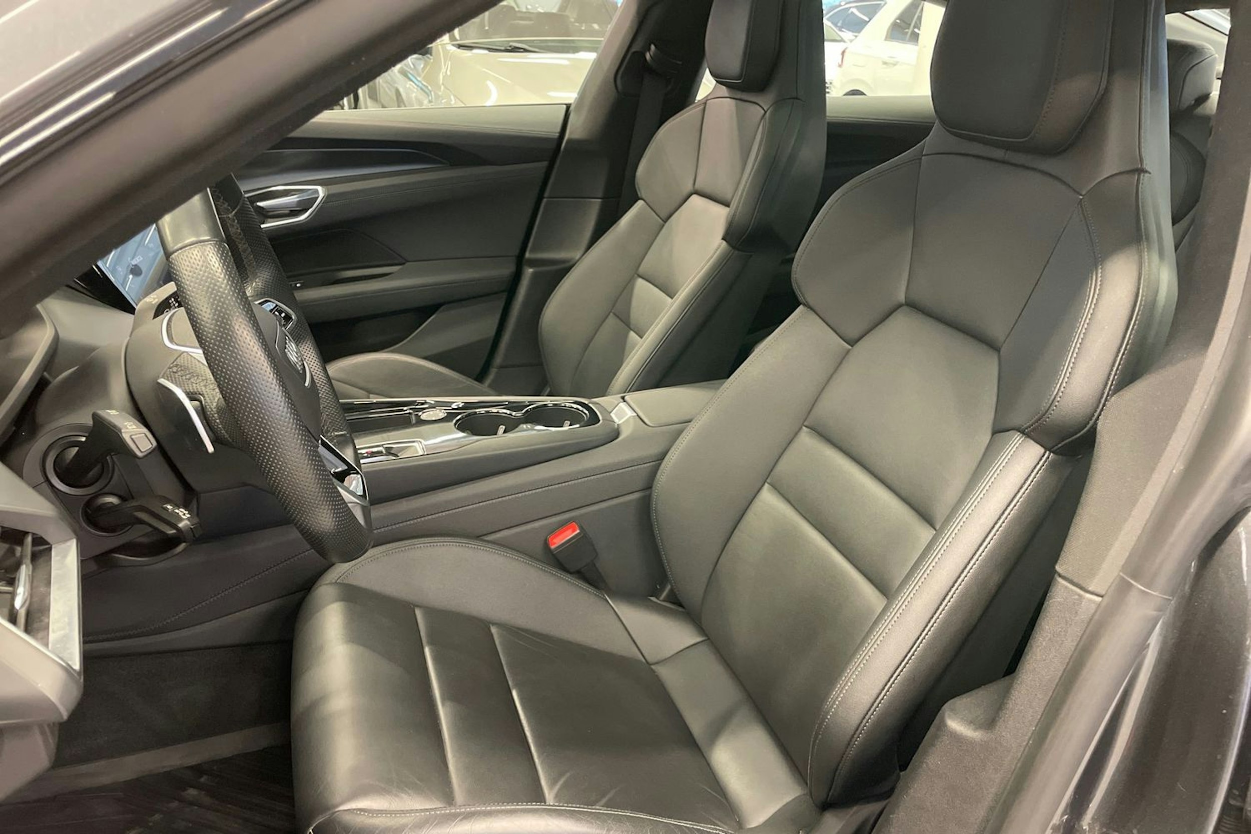 Harmaa Audi e-tron GT 2022 kuva 17.