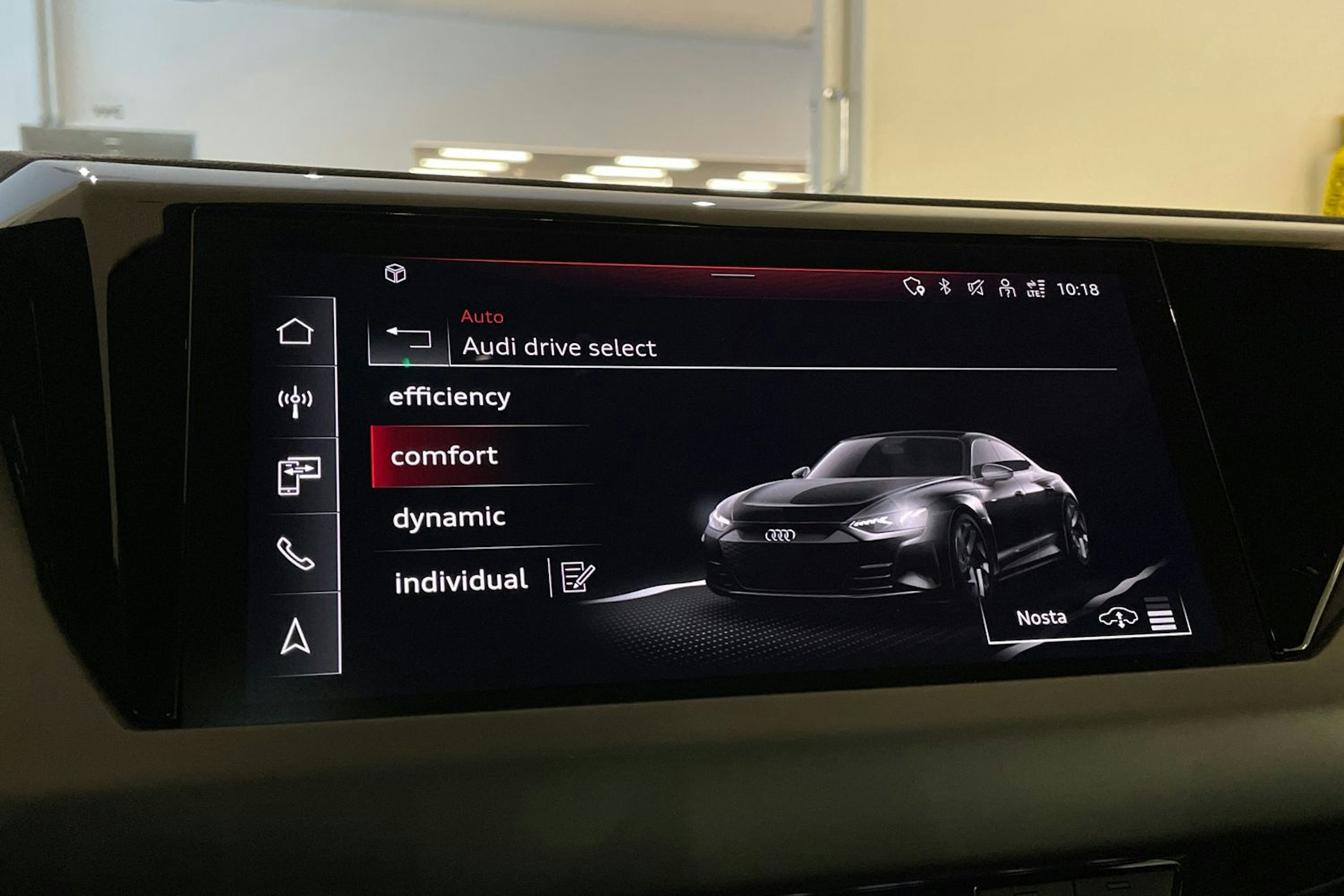 Harmaa Audi e-tron GT 2022 kuva 19.