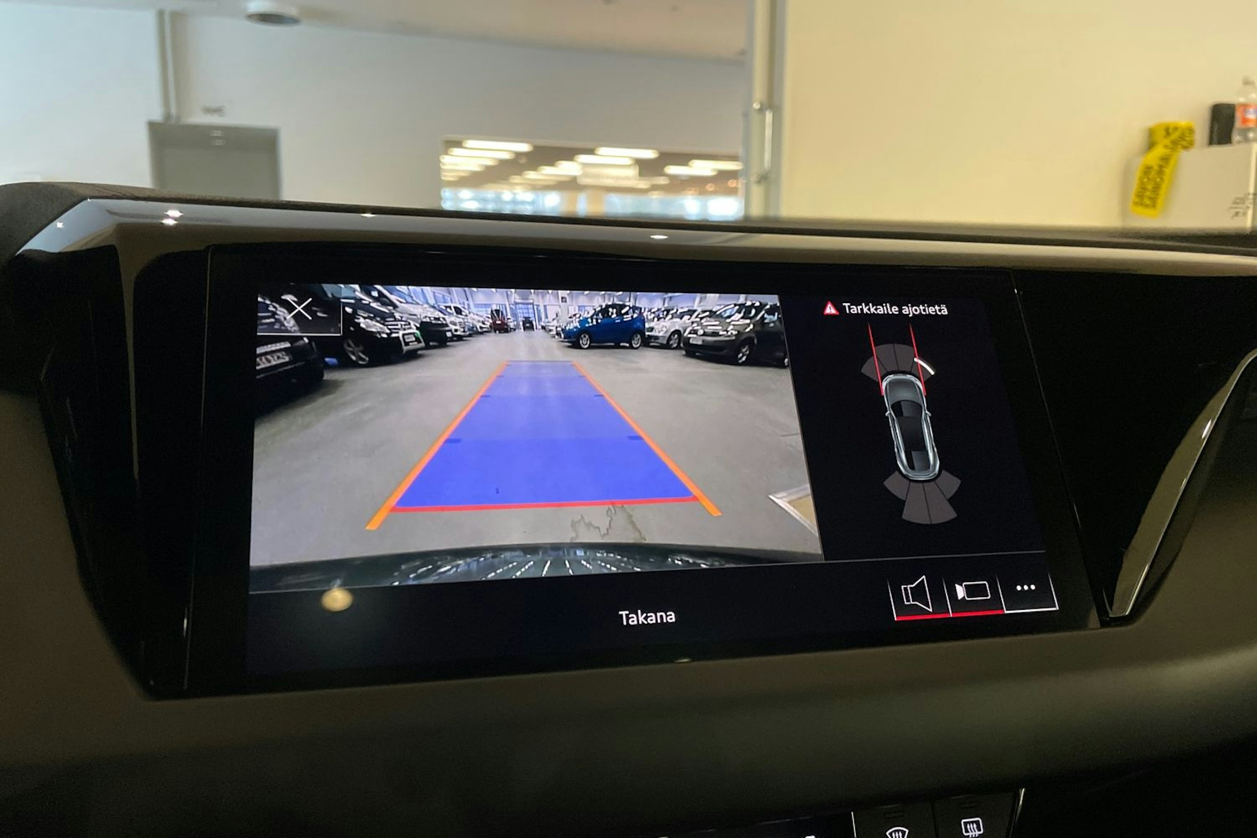 Harmaa Audi e-tron GT 2022 kuva 20.