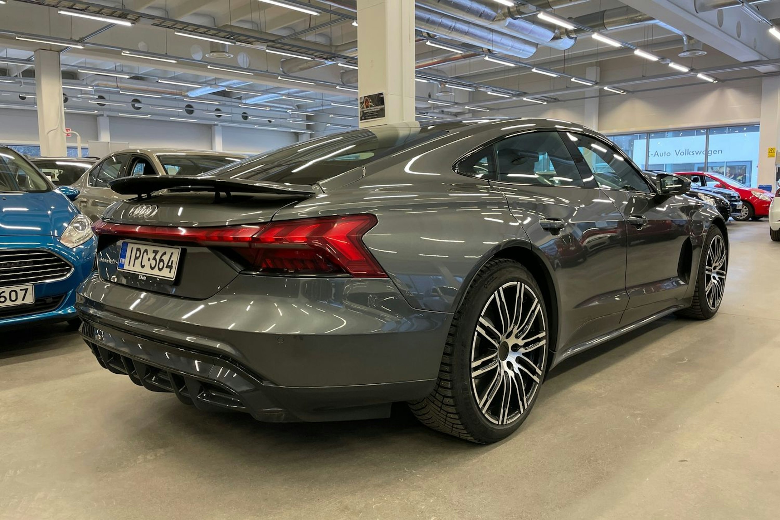 Harmaa Audi e-tron GT 2022 kuva 25.