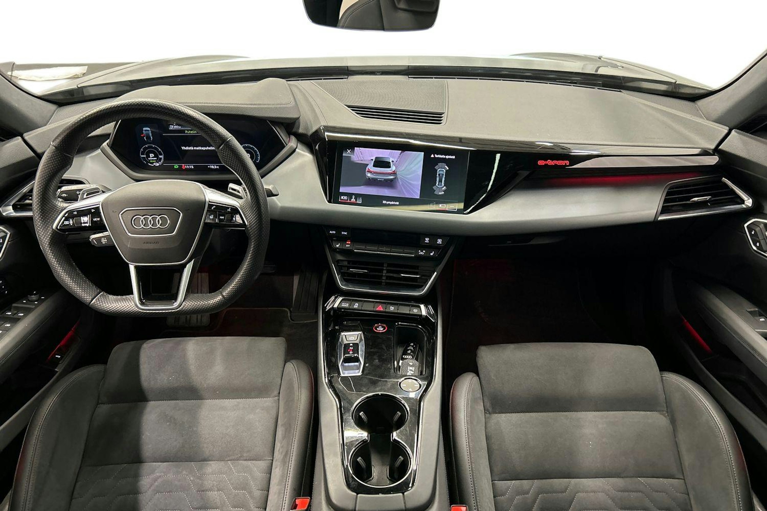 harmaa Audi e-tron GT 2022 kuva 9.