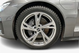 harmaa Audi e-tron GT 2022 kuva 11.