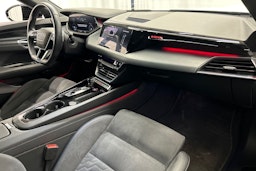 harmaa Audi e-tron GT 2022 kuva 14.