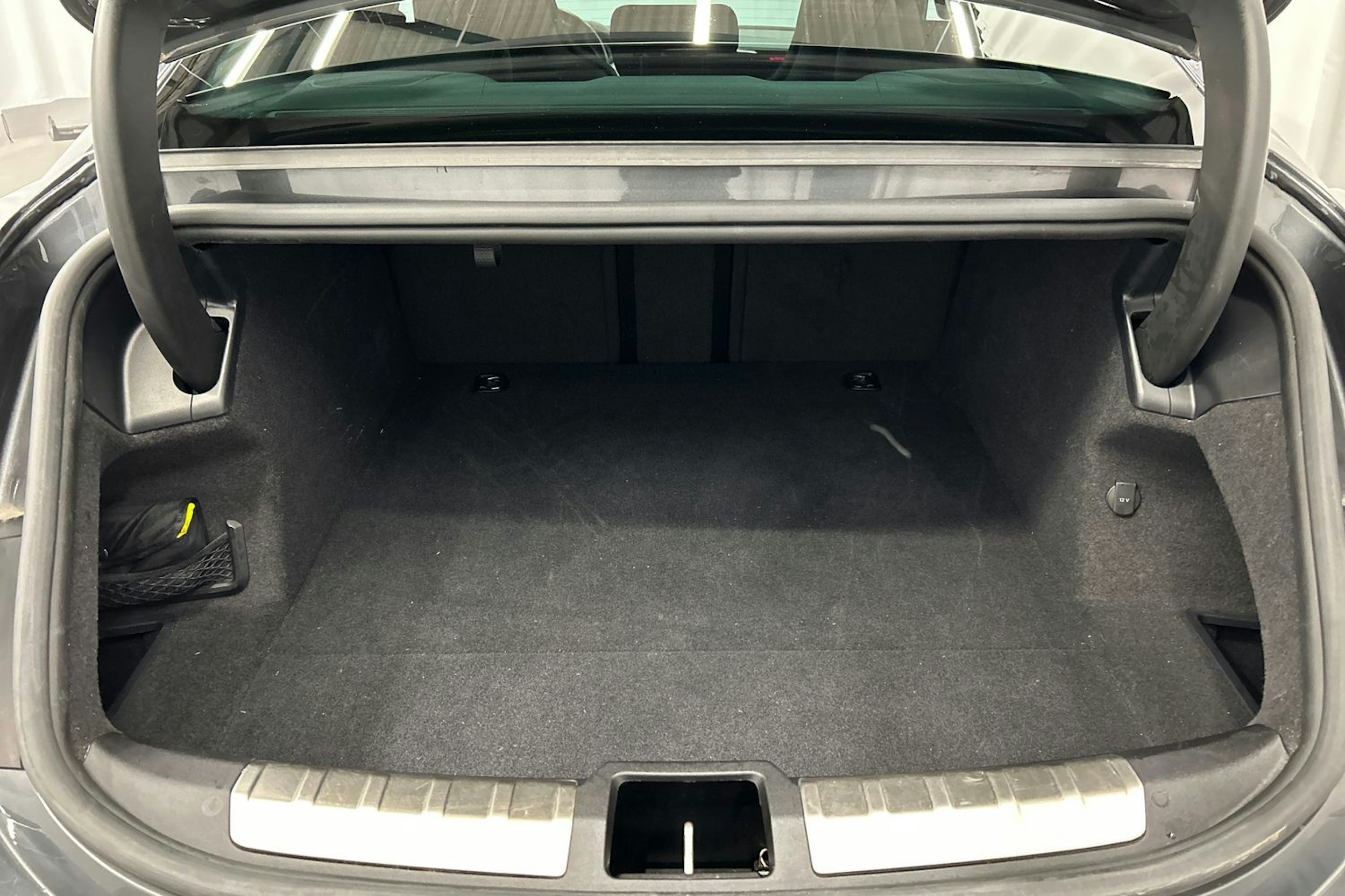 harmaa Audi e-tron GT 2022 kuva 16.