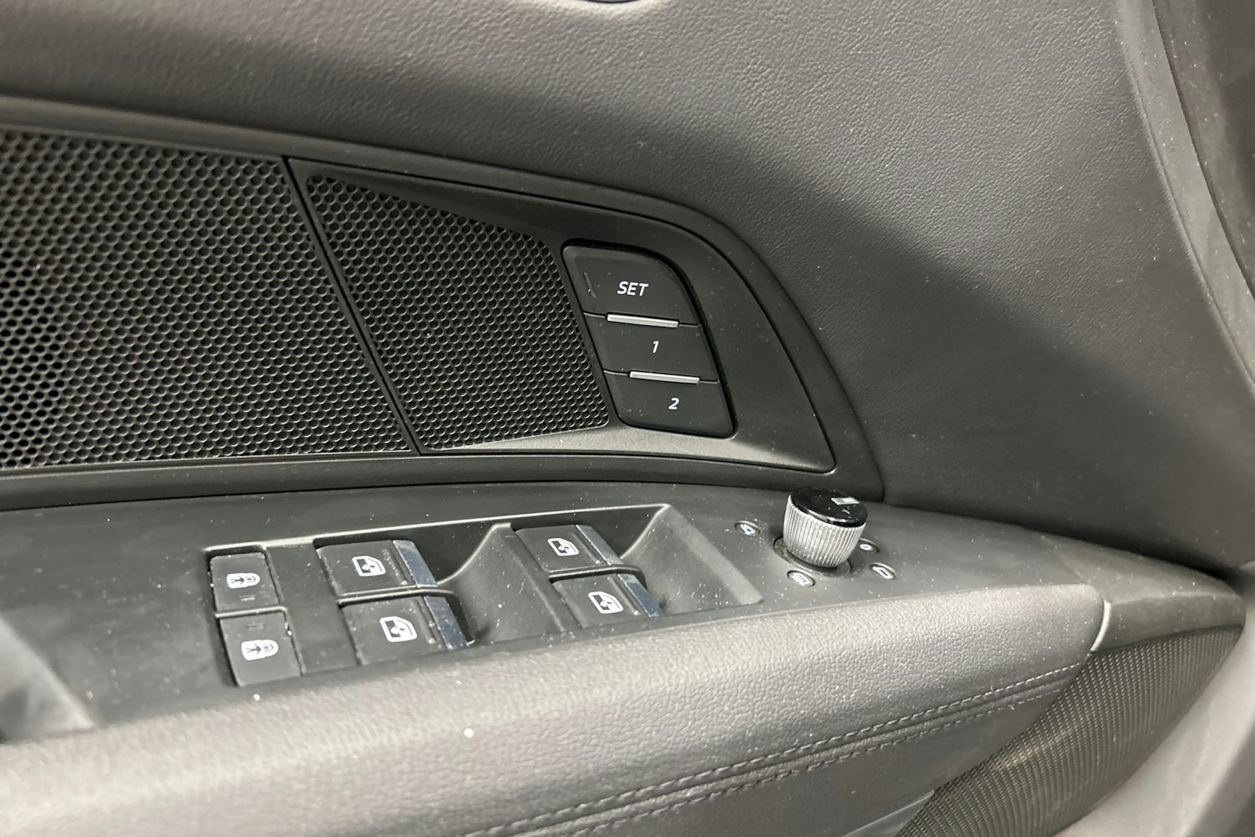 harmaa Audi e-tron GT 2022 kuva 18.