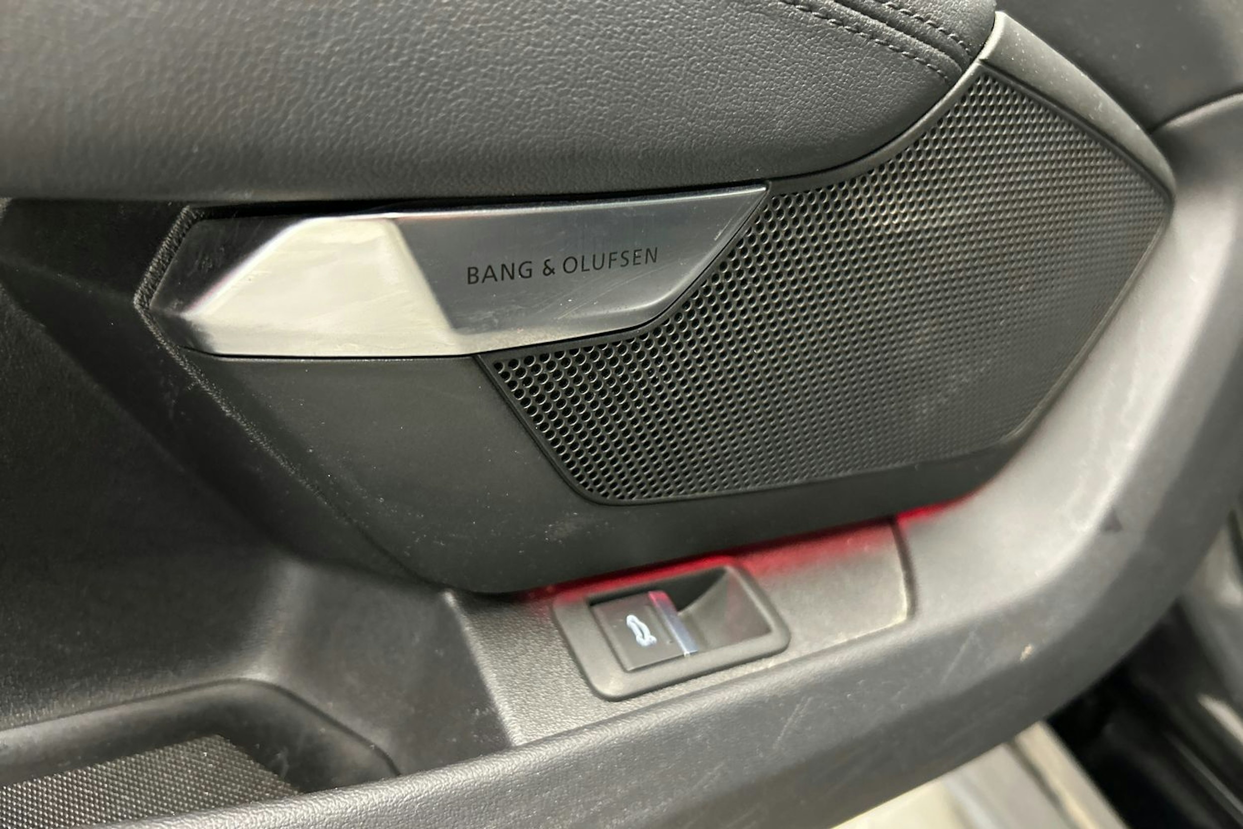 harmaa Audi e-tron GT 2022 kuva 19.