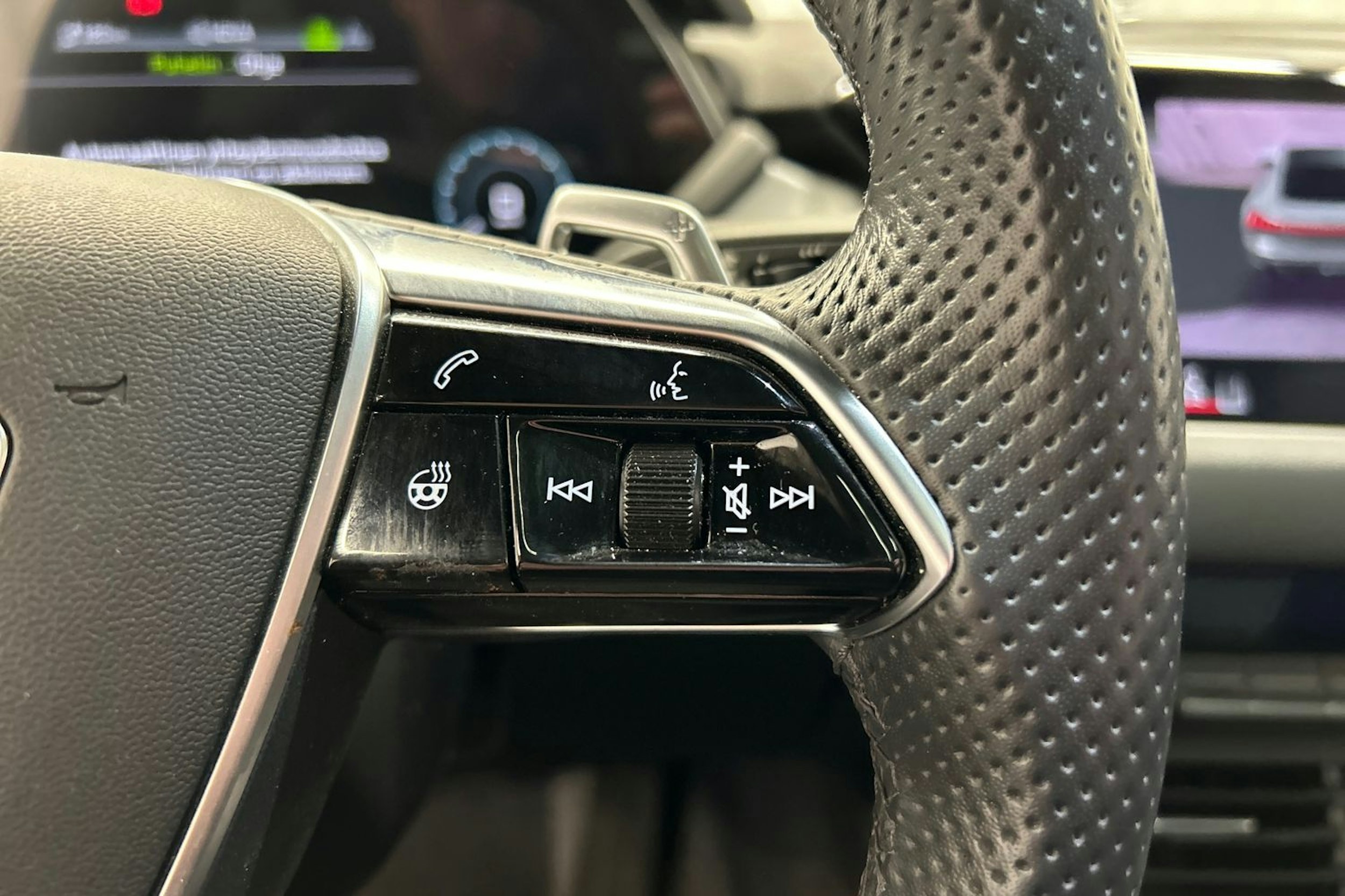 harmaa Audi e-tron GT 2022 kuva 23.