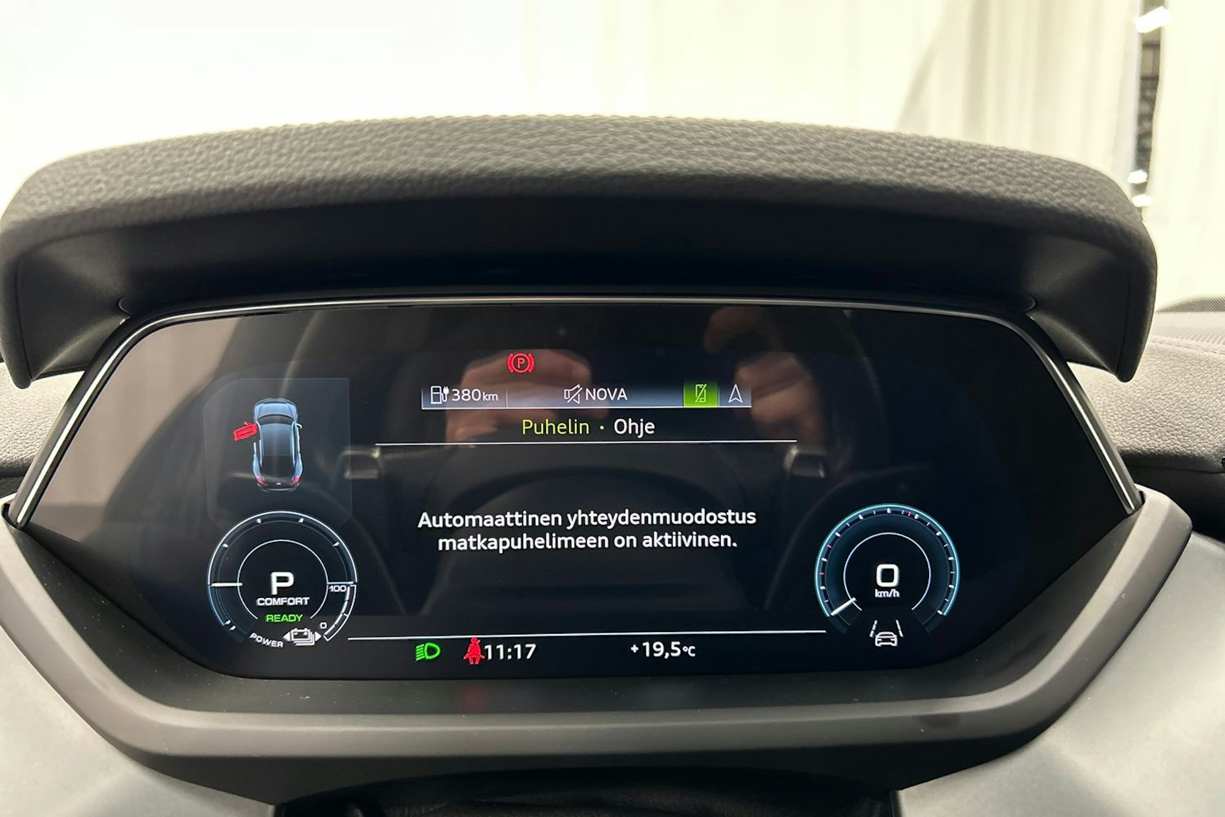 harmaa Audi e-tron GT 2022 kuva 24.