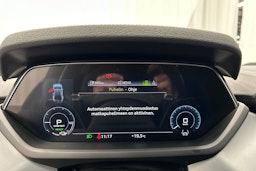 harmaa Audi e-tron GT 2022 kuva 24.