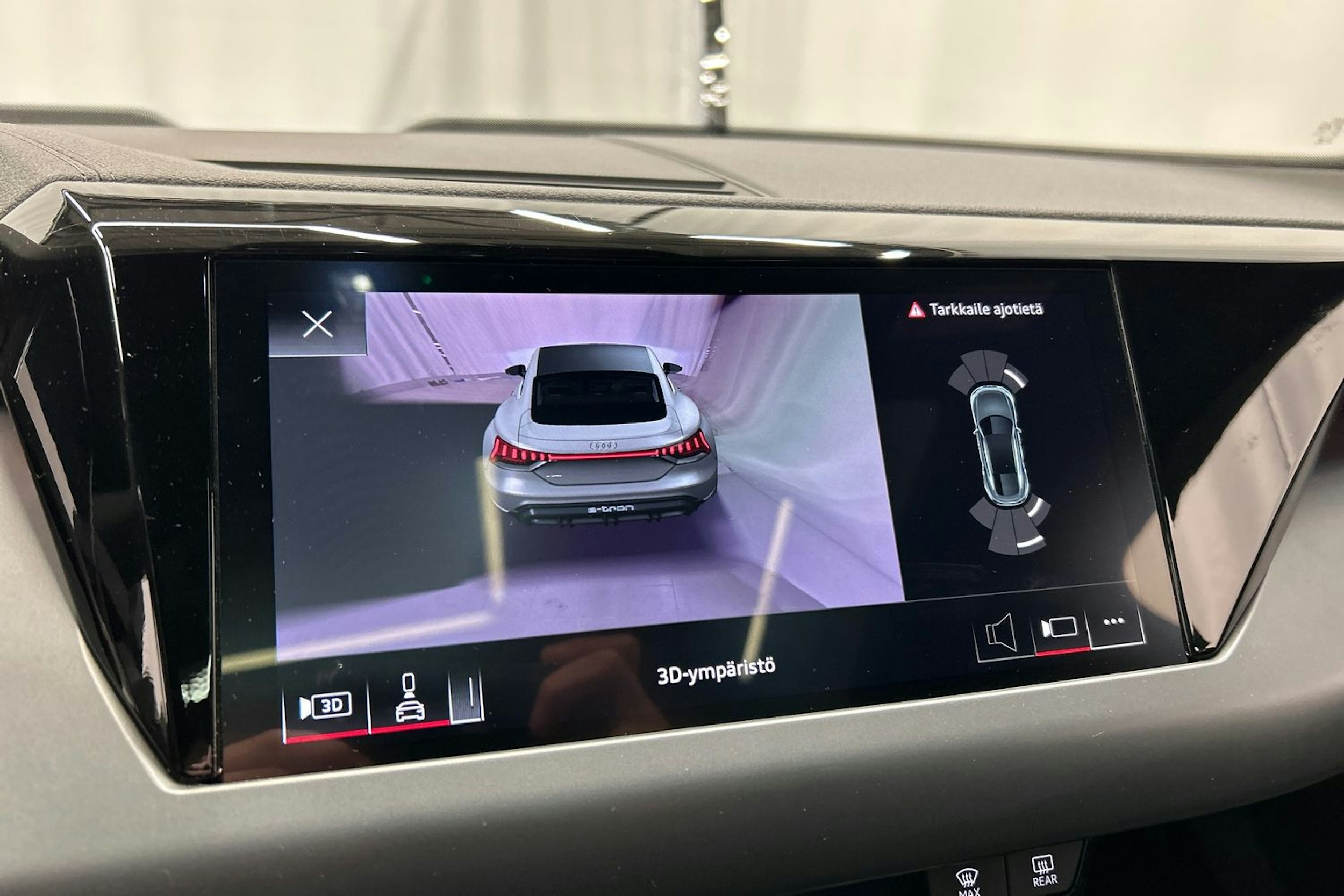 harmaa Audi e-tron GT 2022 kuva 25.