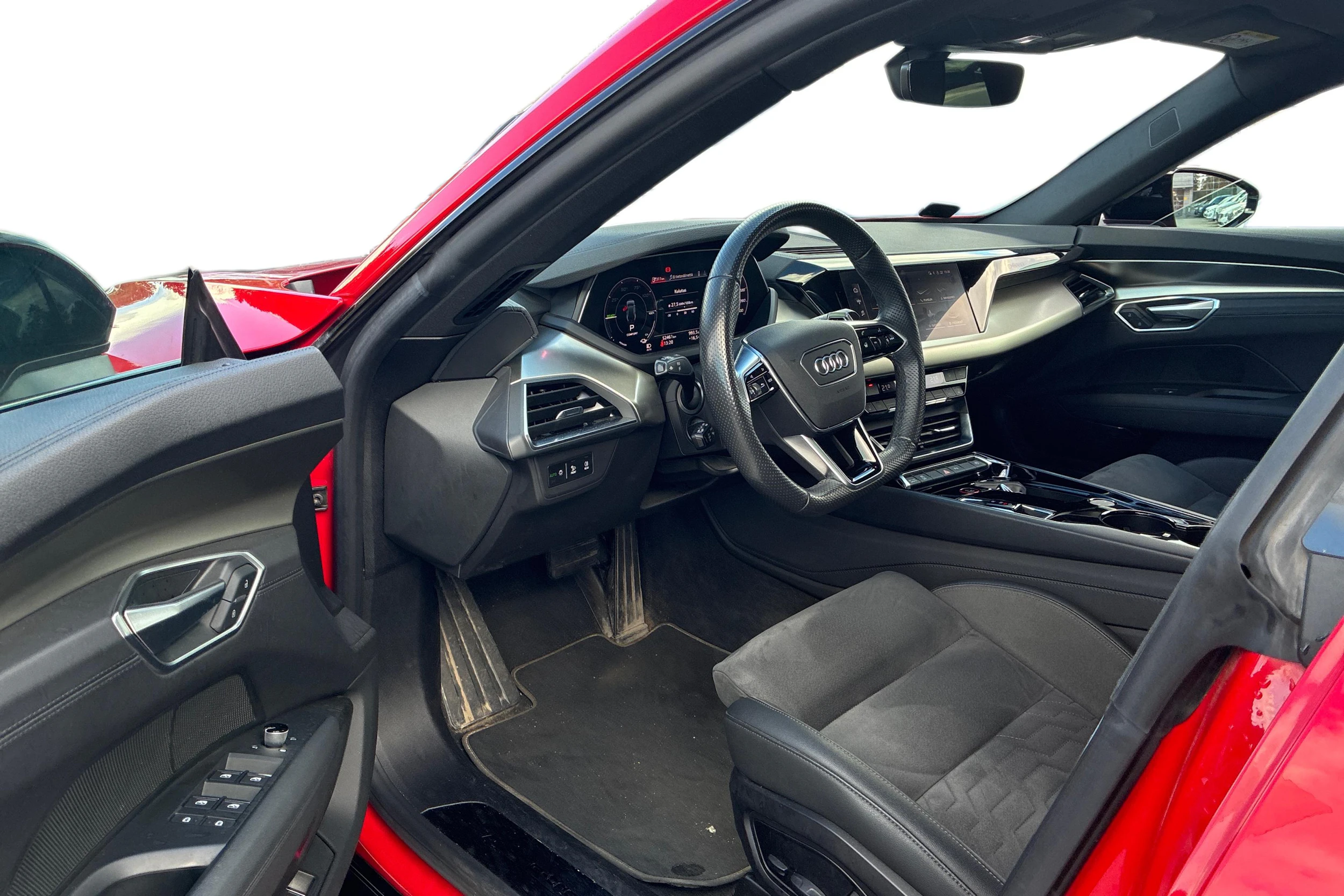 punainen Audi e-tron GT 2022 kuva 3.