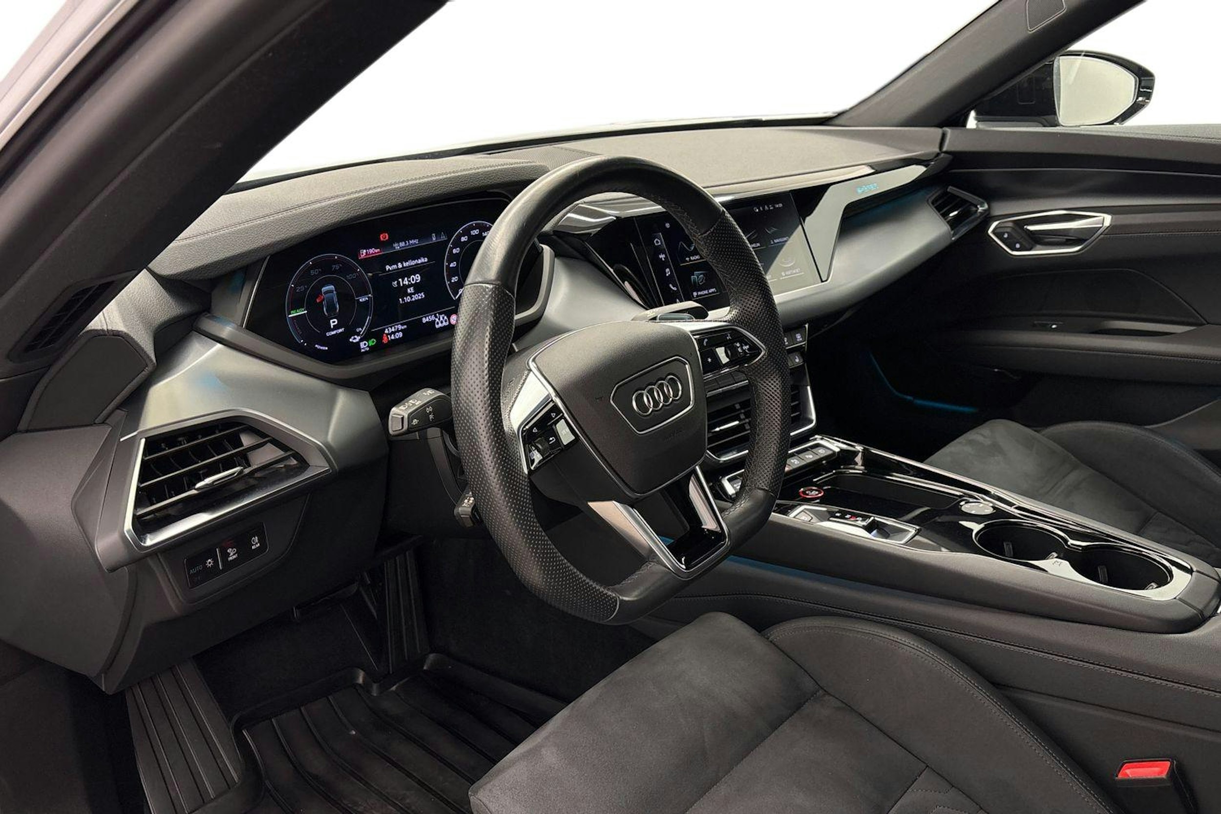 harmaa Audi e-tron GT 2022 kuva 7.