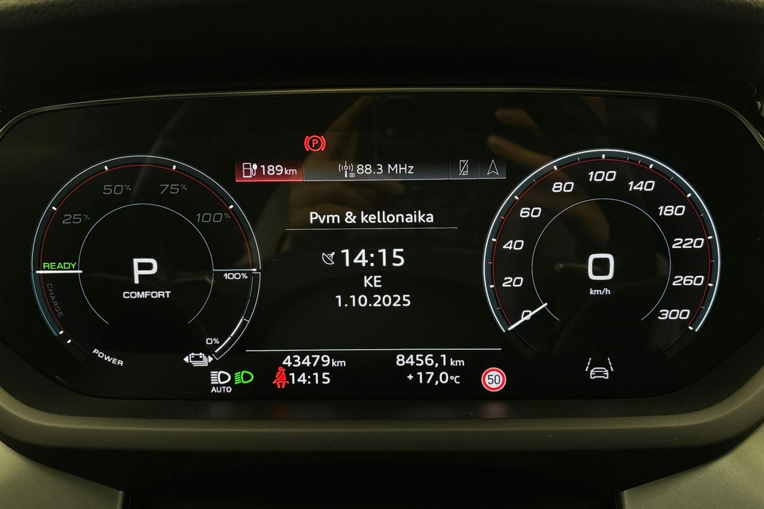 harmaa Audi e-tron GT 2022 kuva 21.