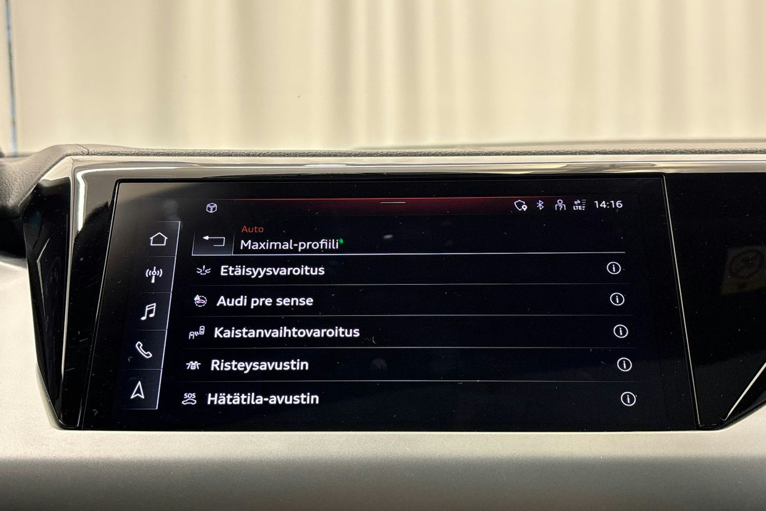 harmaa Audi e-tron GT 2022 kuva 23.
