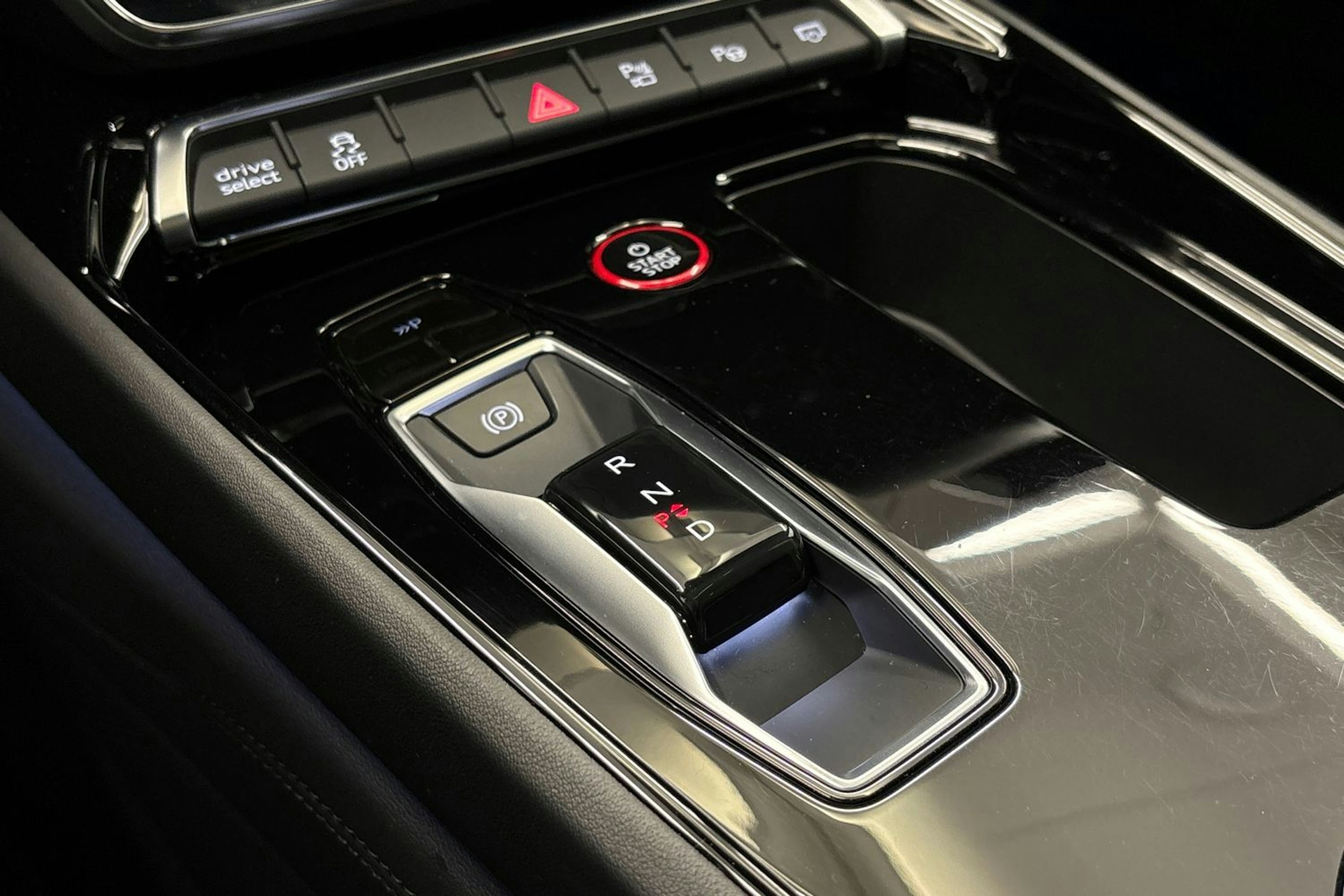 harmaa Audi e-tron GT 2022 kuva 28.