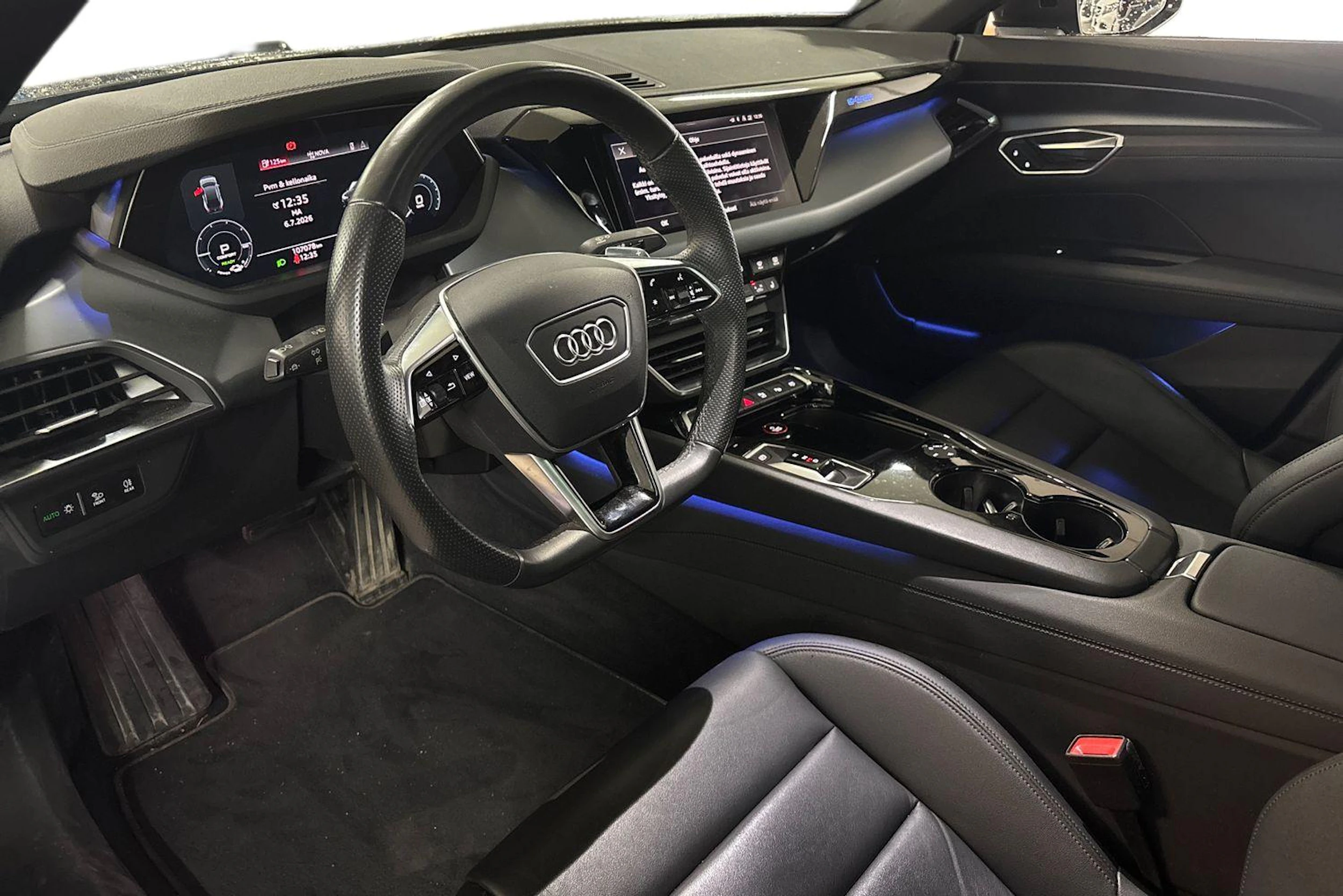 harmaa Audi e-tron GT 2022 kuva 3.
