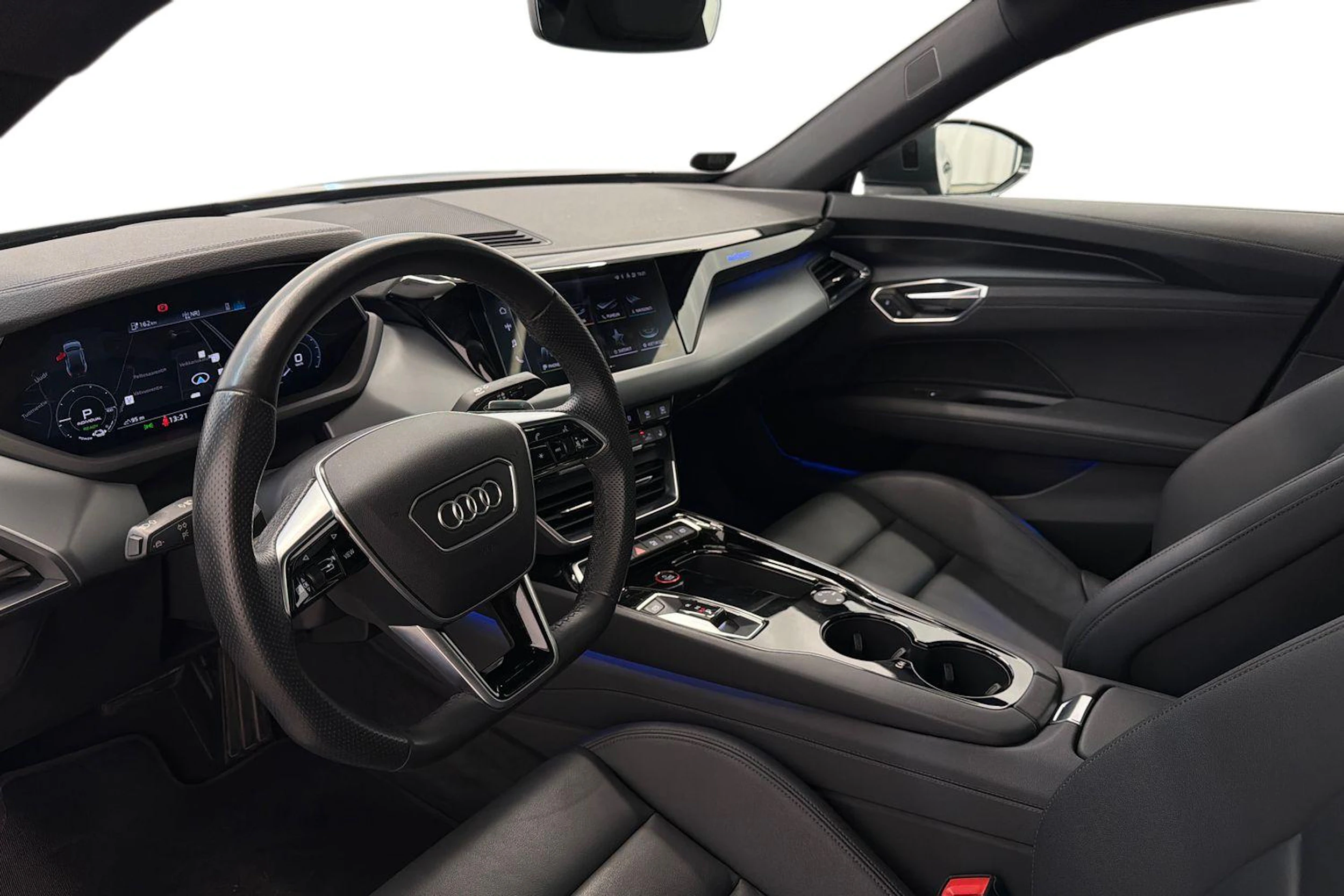 harmaa Audi e-tron GT 2022 kuva 6.