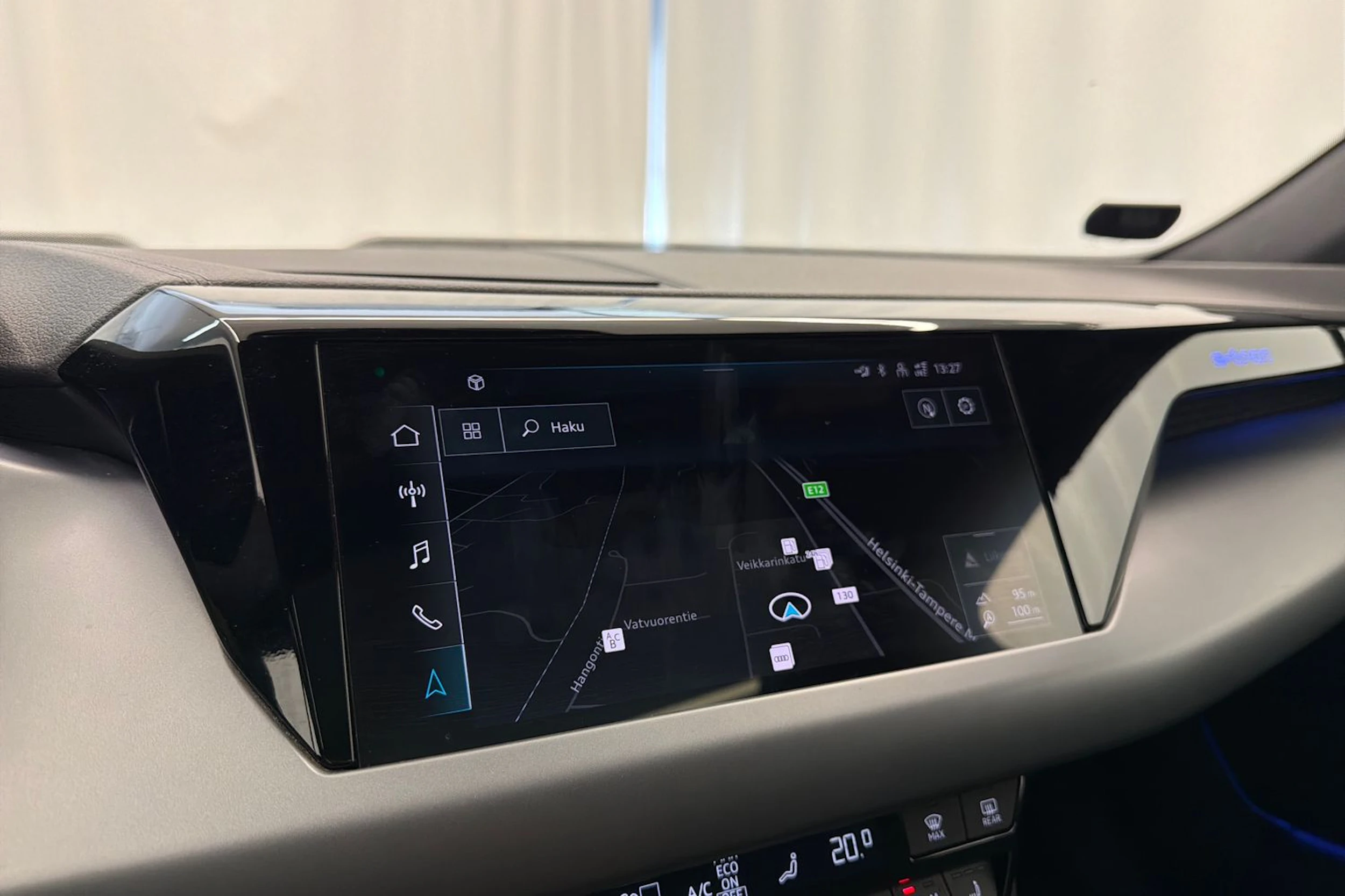 harmaa Audi e-tron GT 2022 kuva 25.