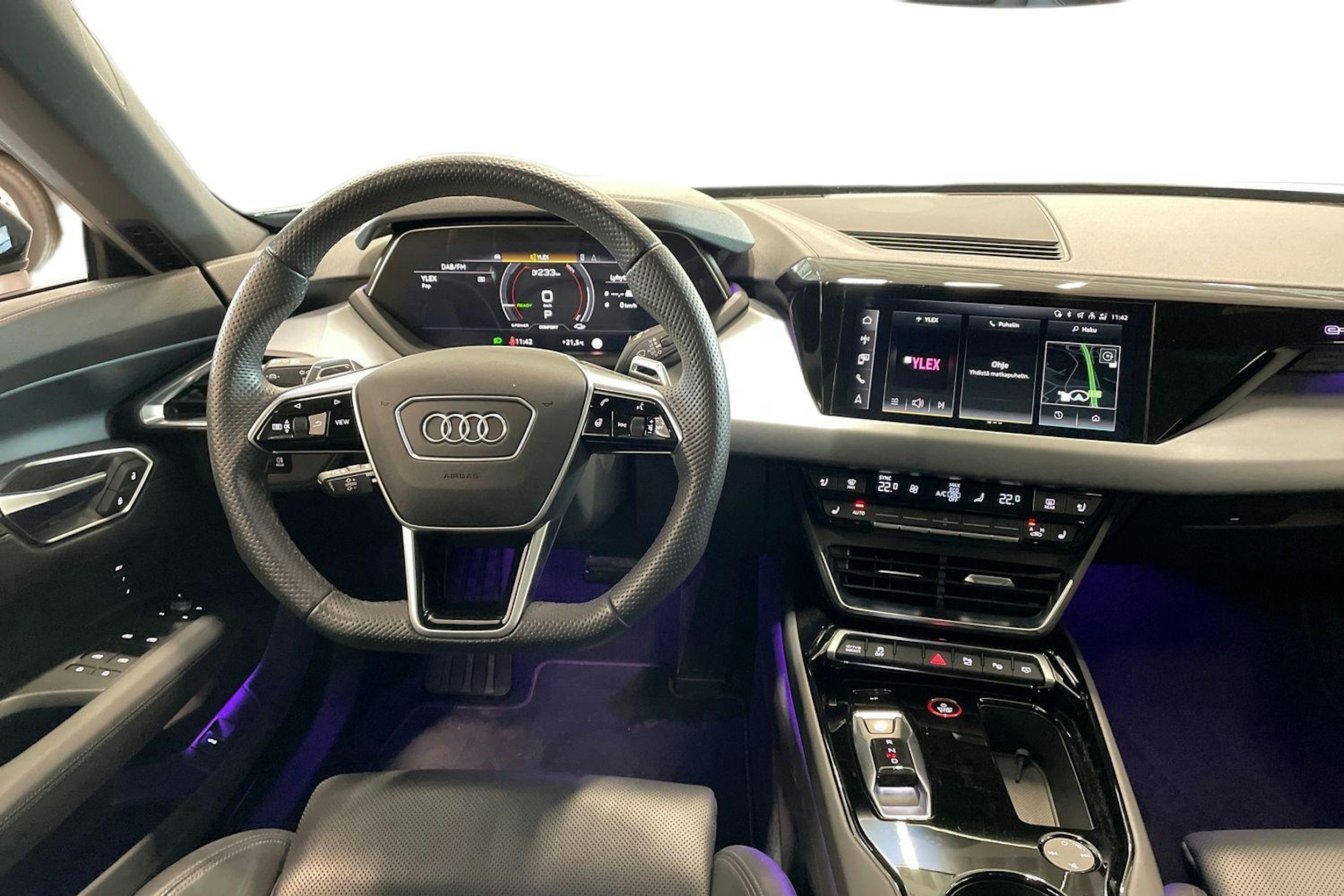 musta Audi e-tron GT 2022 kuva 10.