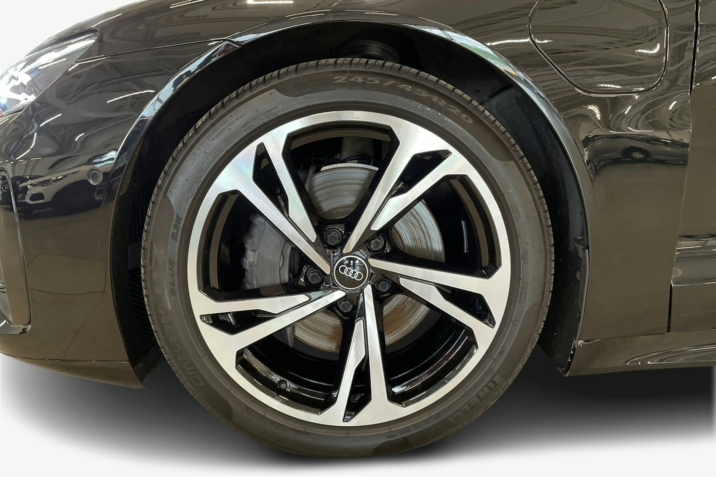 musta Audi e-tron GT 2022 kuva 12.