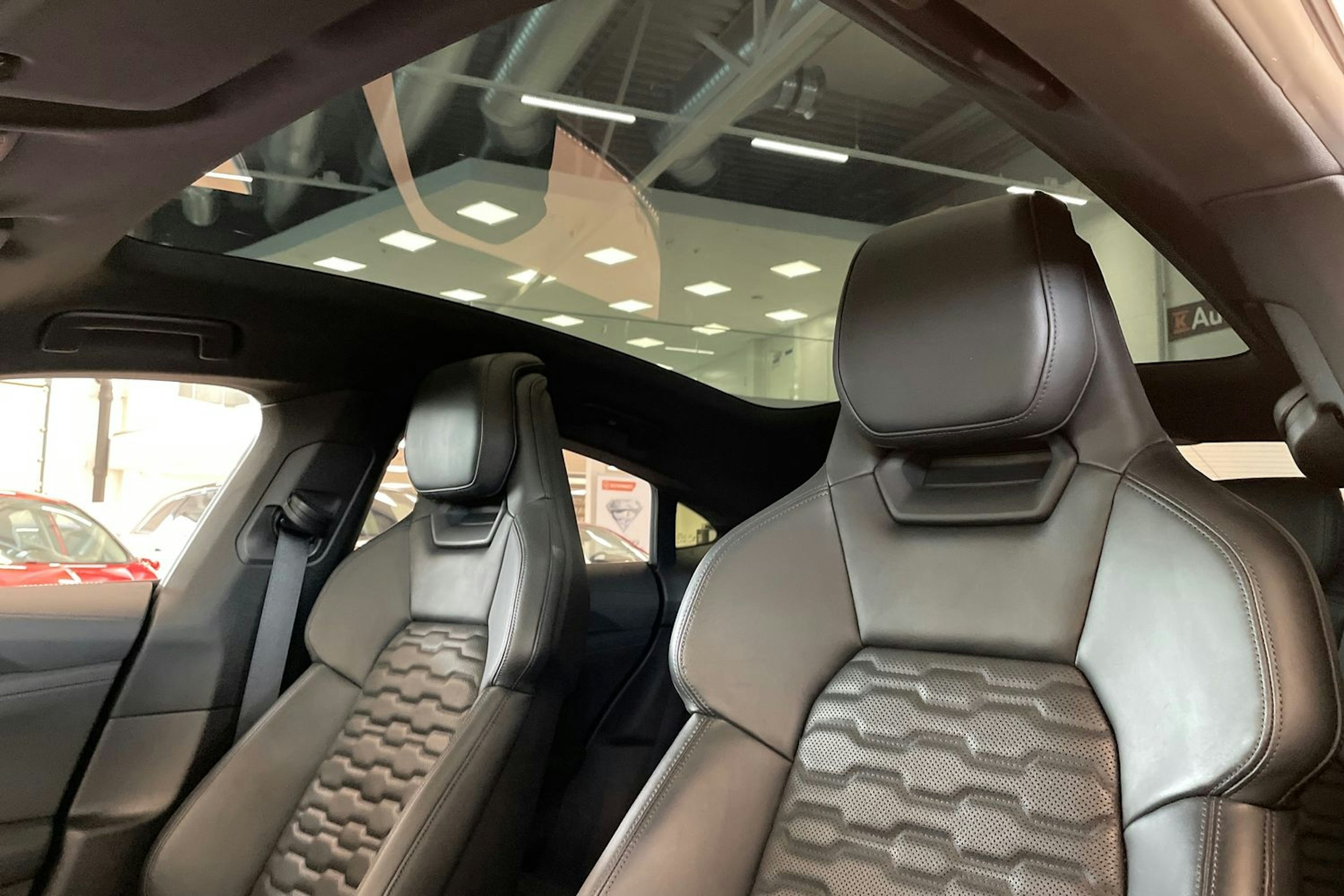 musta Audi e-tron GT 2022 kuva 15.
