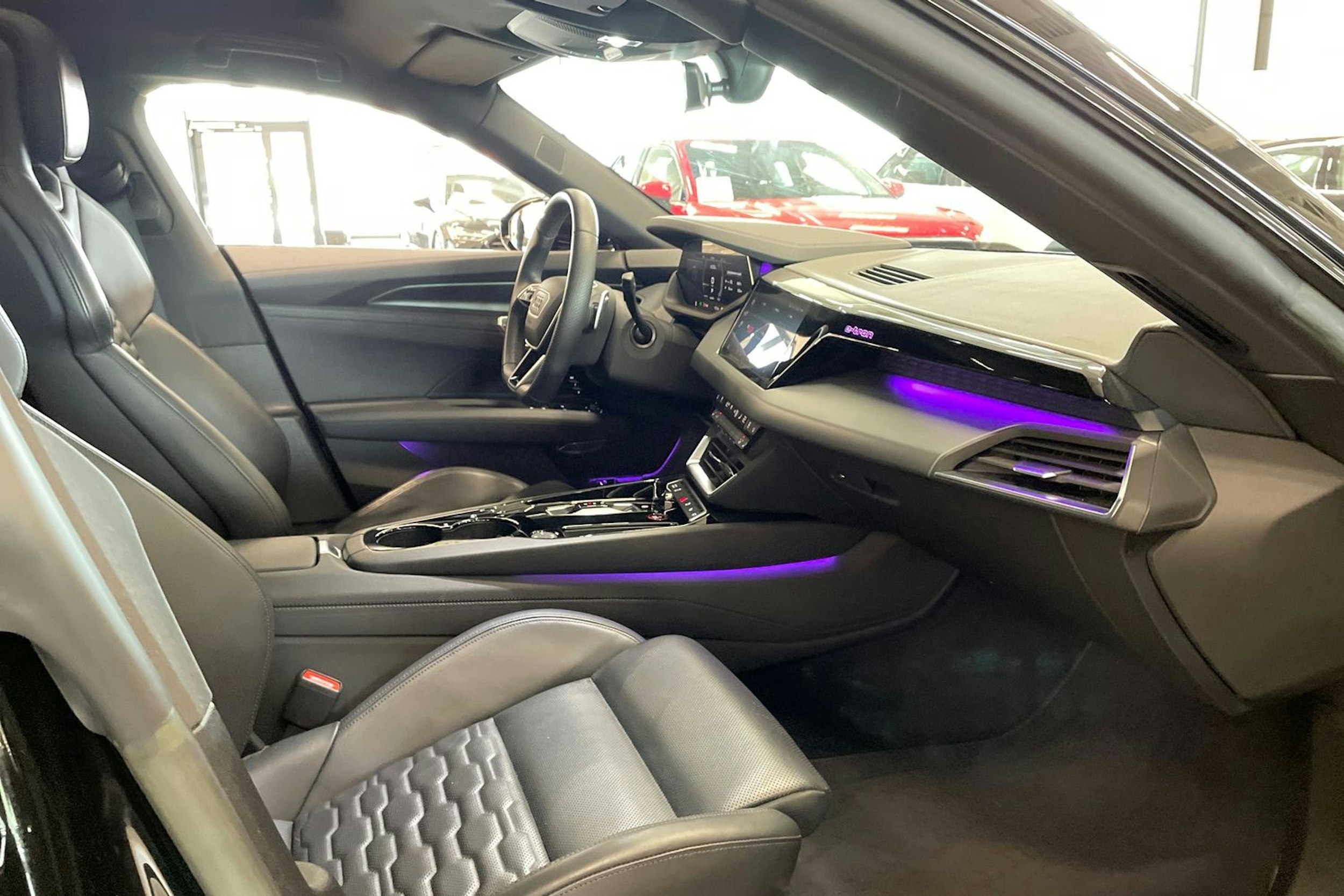 musta Audi e-tron GT 2022 kuva 16.