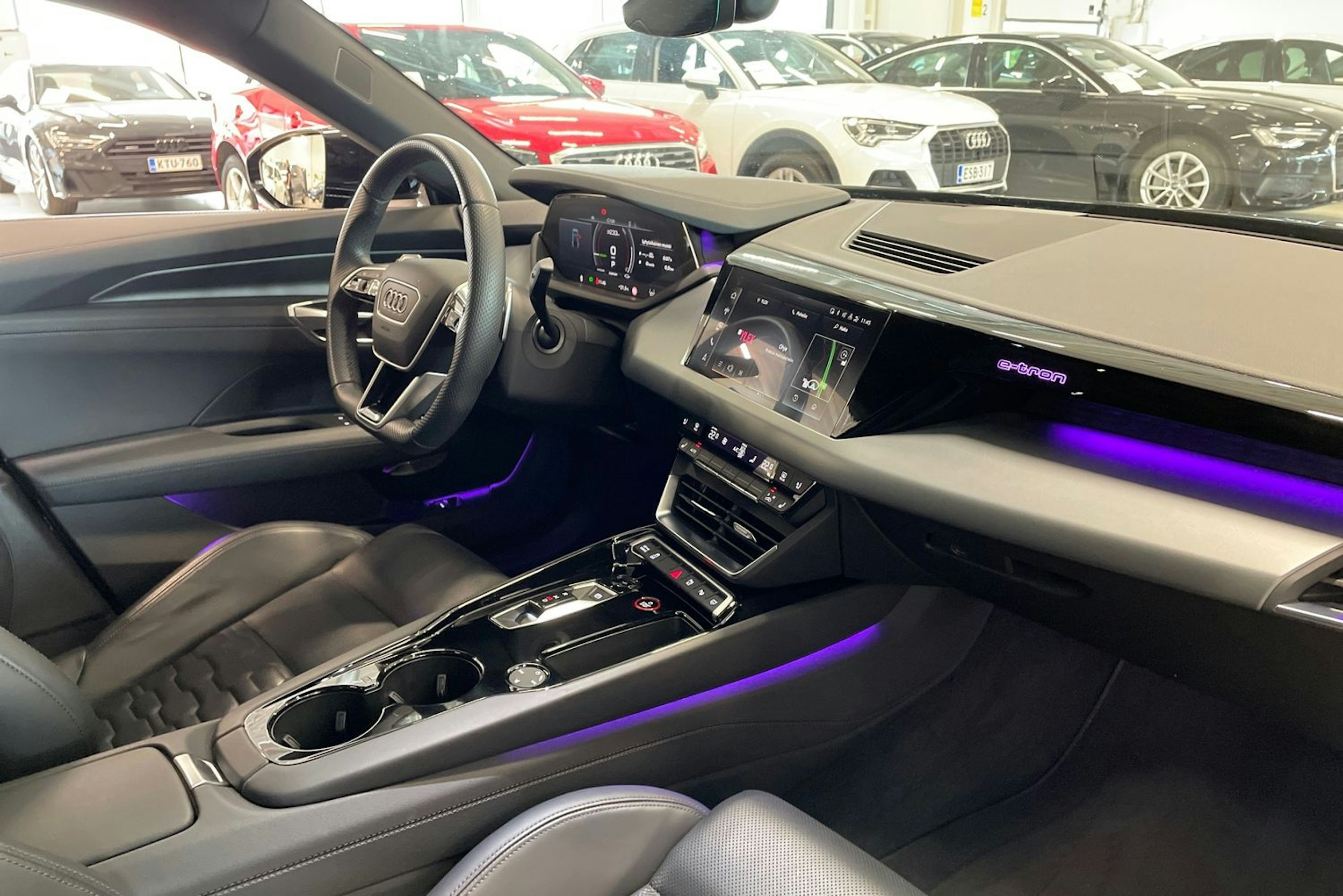 musta Audi e-tron GT 2022 kuva 17.