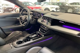 musta Audi e-tron GT 2022 kuva 17.