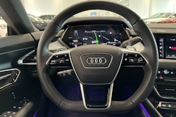 musta Audi e-tron GT 2022 kuva 19.