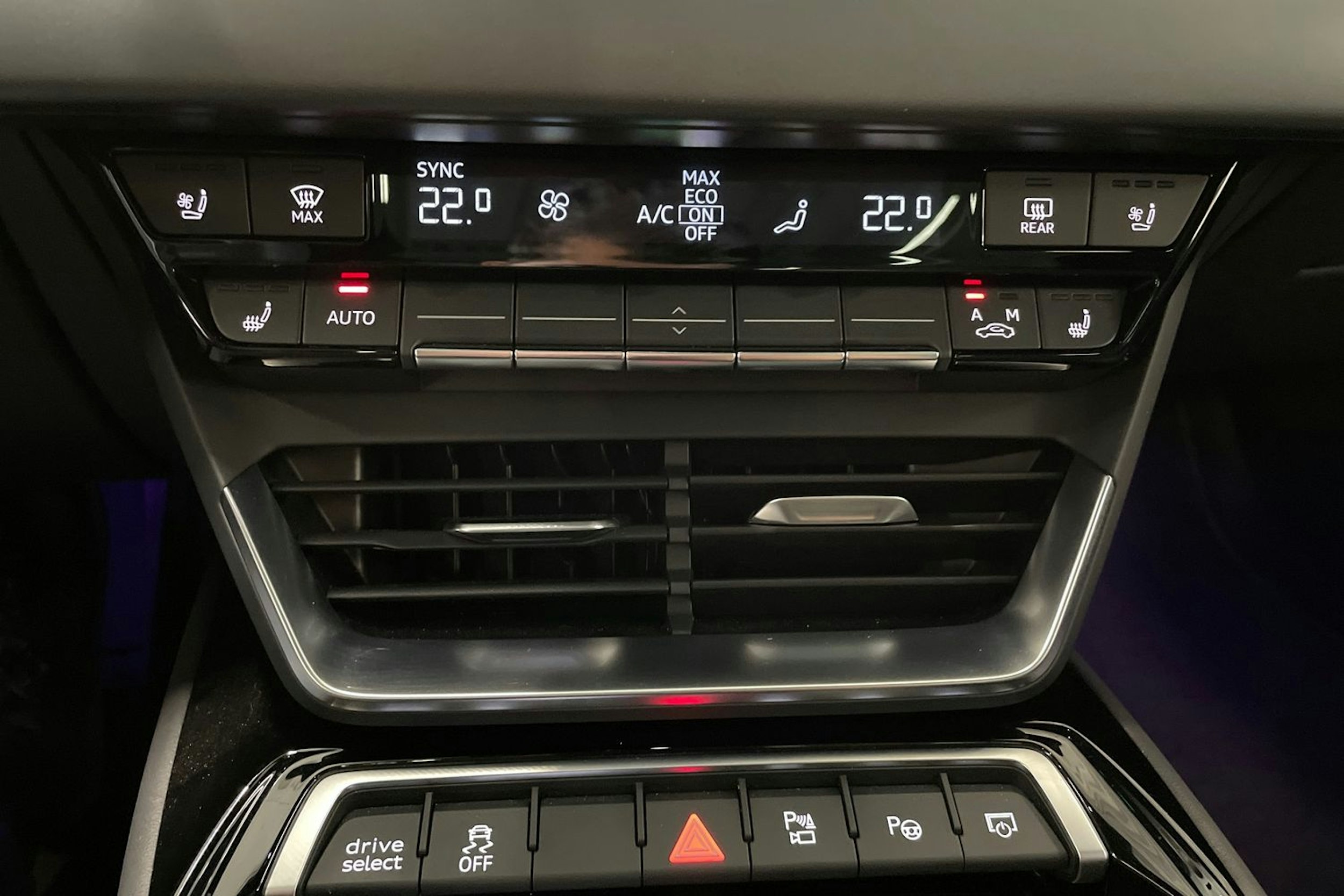 musta Audi e-tron GT 2022 kuva 37.