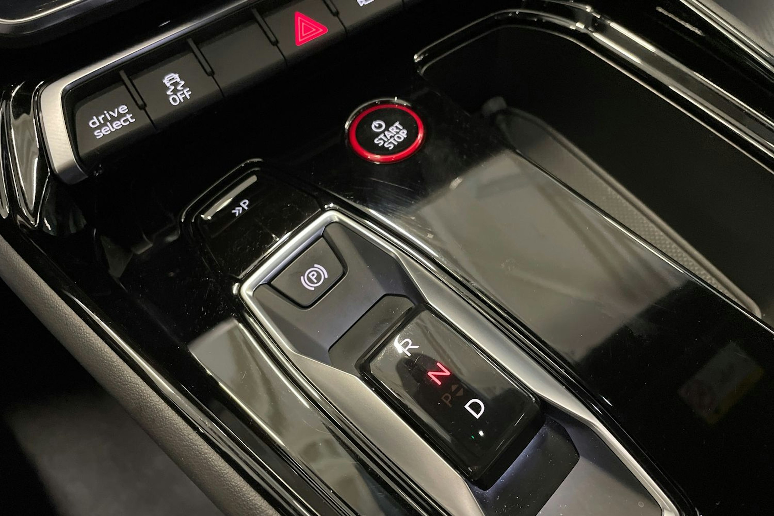 musta Audi e-tron GT 2022 kuva 38.