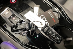musta Audi e-tron GT 2022 kuva 40.