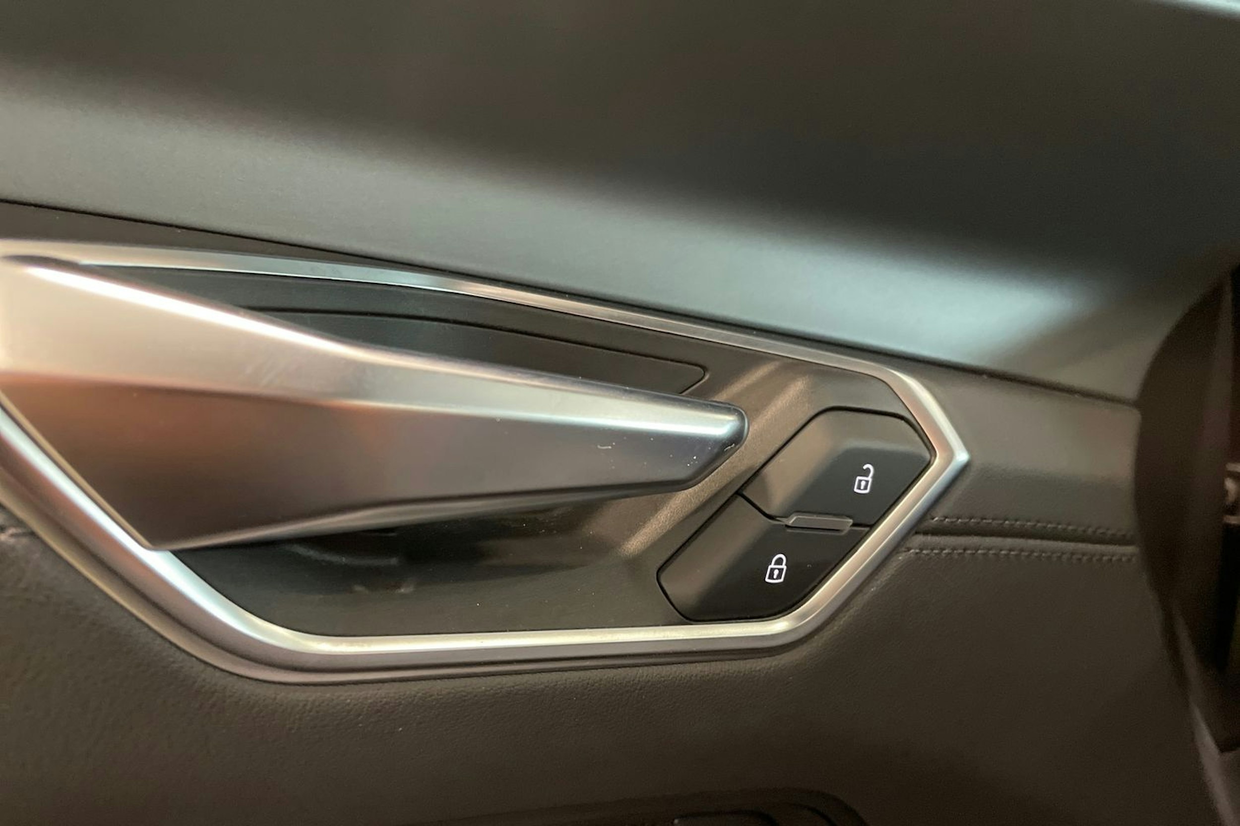 musta Audi e-tron GT 2022 kuva 42.