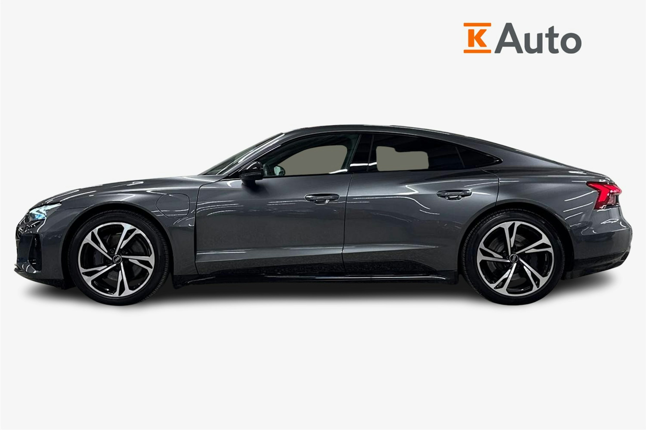 Harmaa Audi e-tron GT 2022 kuva 6.