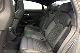 Harmaa Audi e-tron GT 2022 kuva 10.