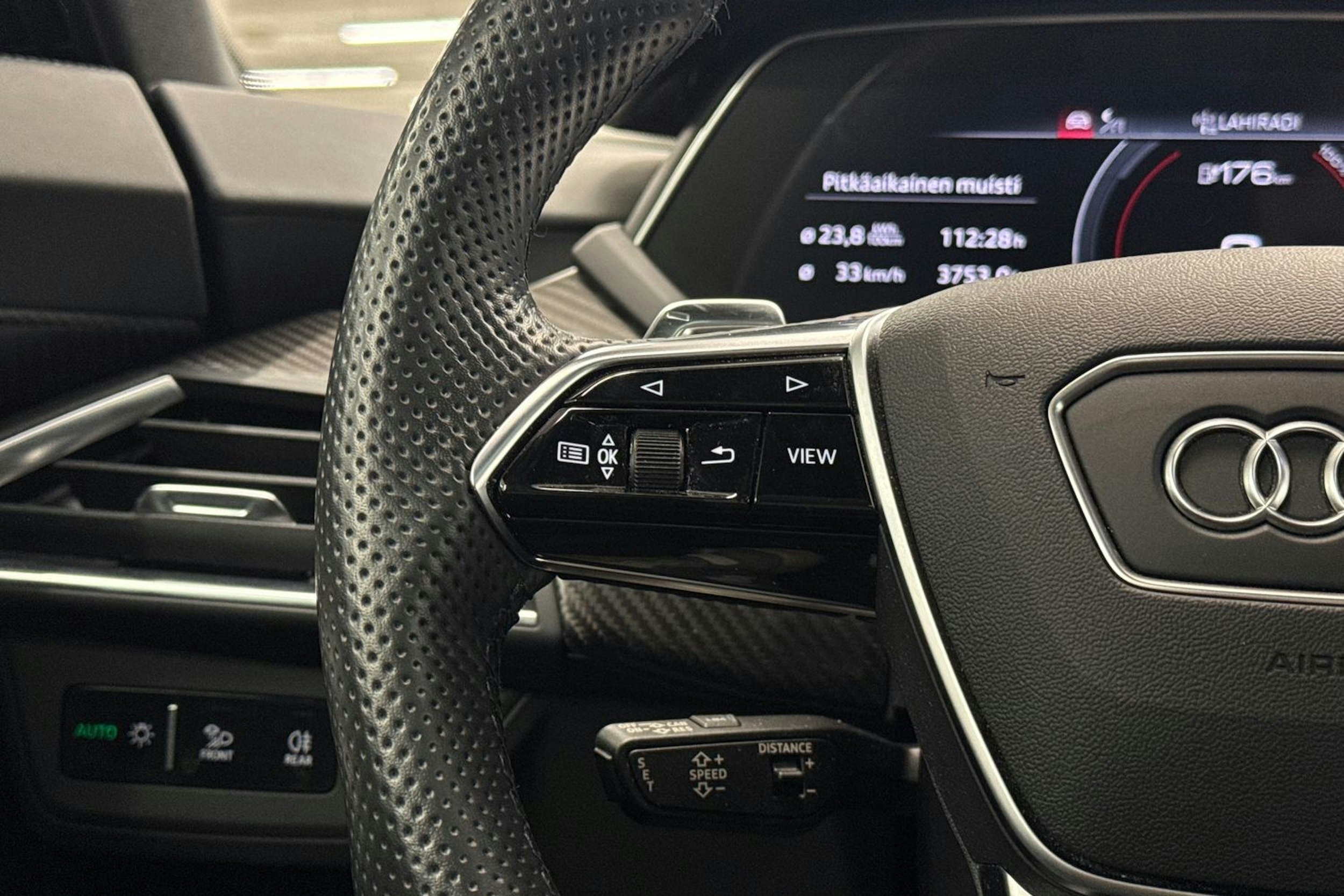 Harmaa Audi e-tron GT 2022 kuva 16.