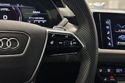 Harmaa Audi e-tron GT 2022 kuva 17.