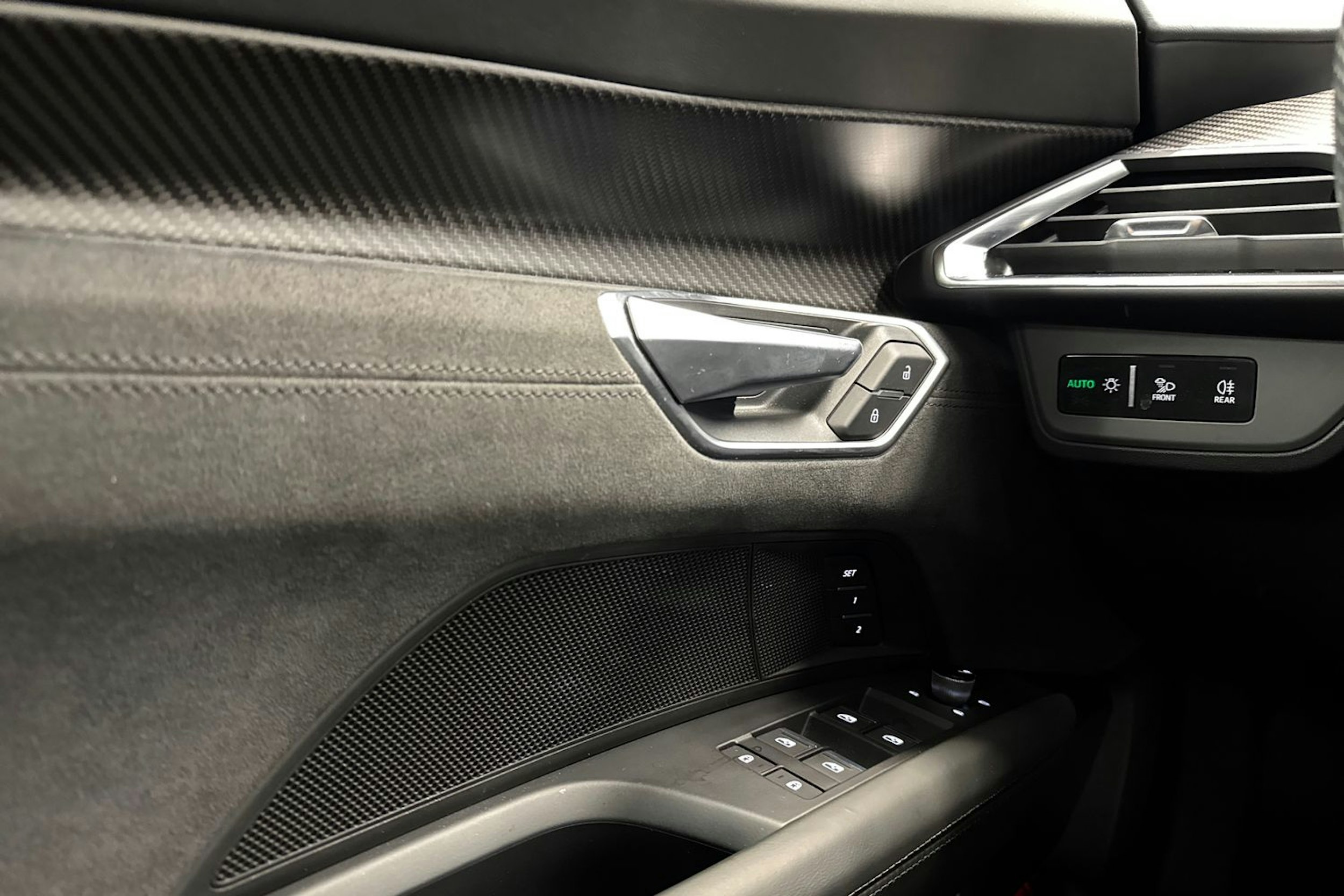 Harmaa Audi e-tron GT 2022 kuva 20.