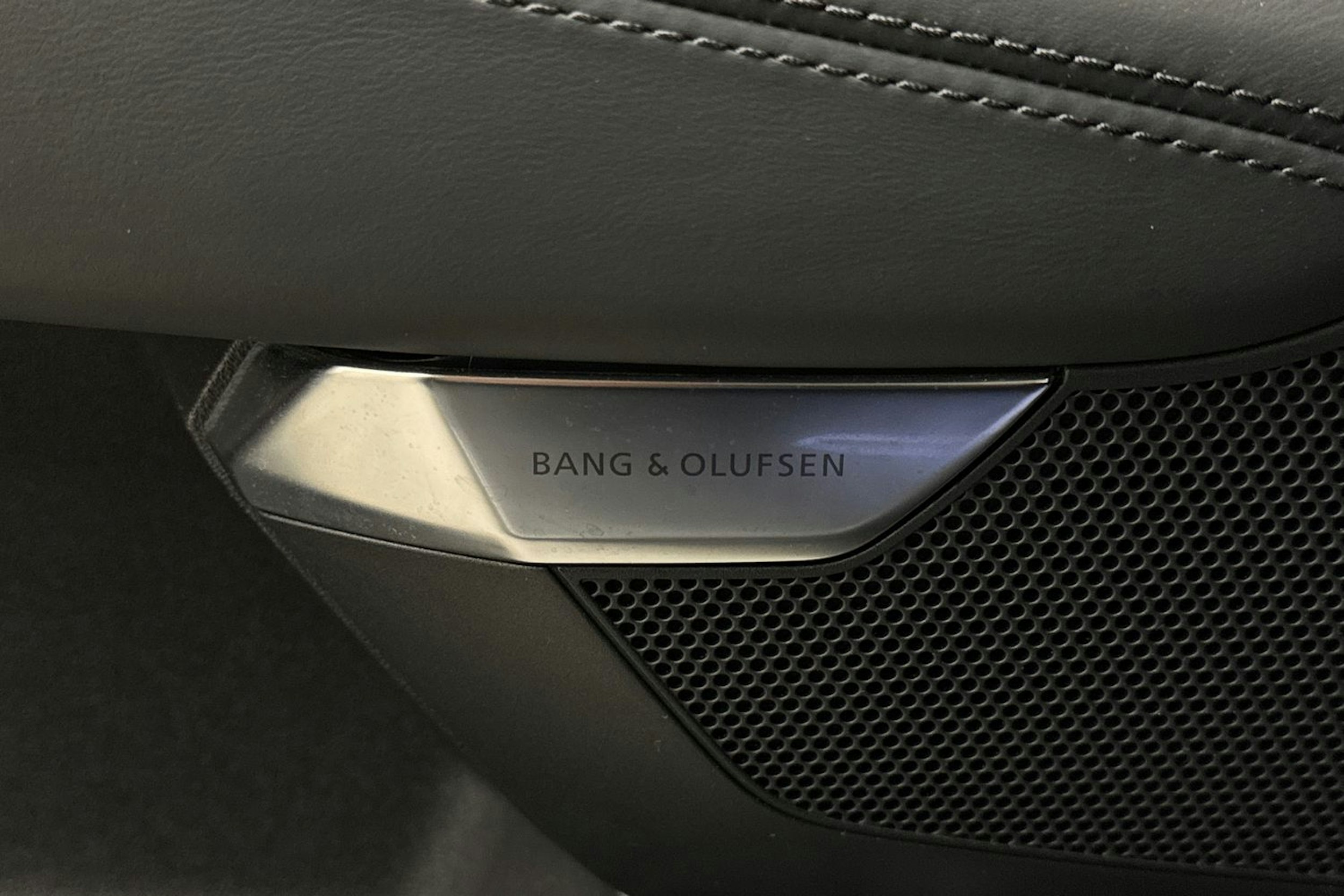 Harmaa Audi e-tron GT 2022 kuva 21.