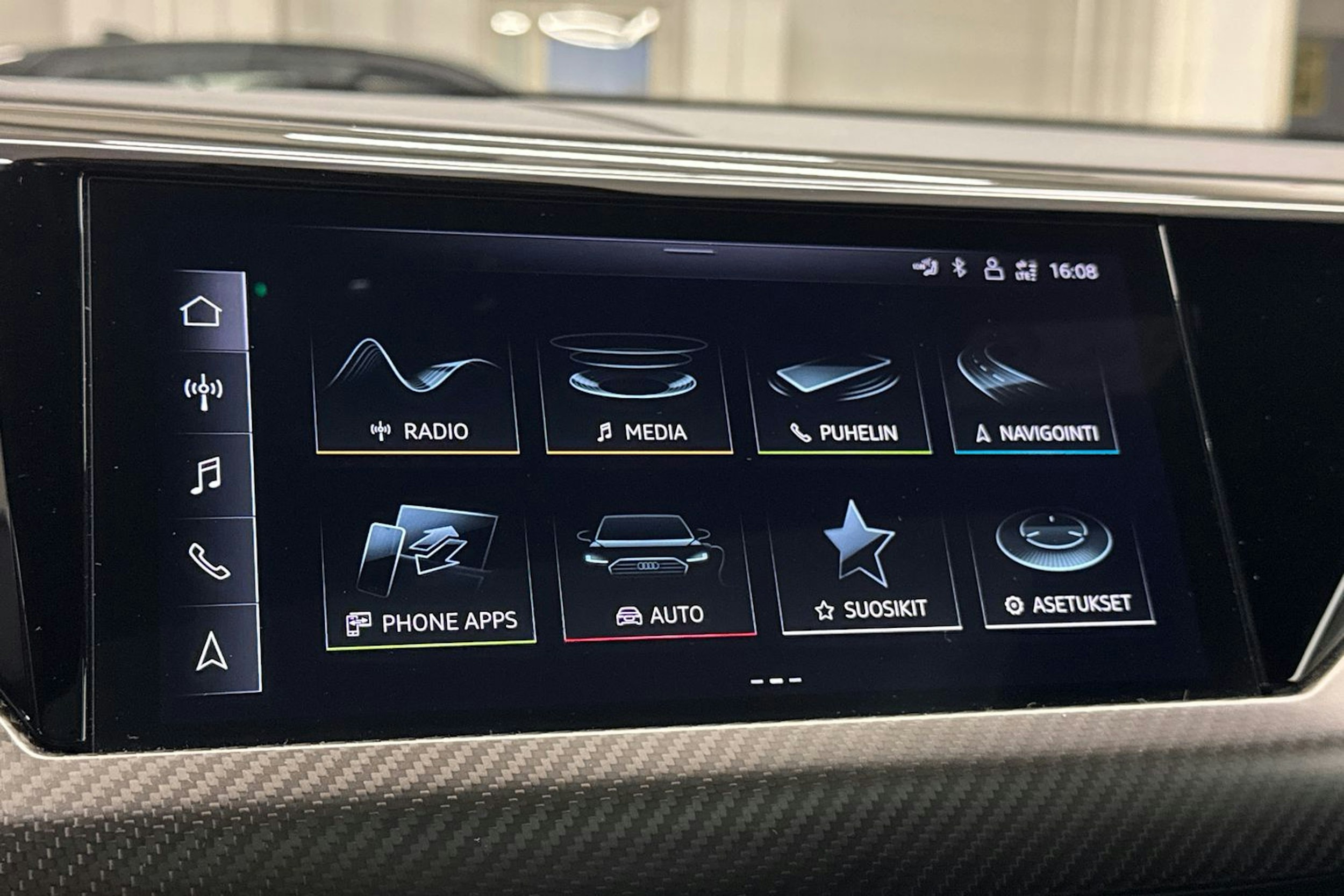 Harmaa Audi e-tron GT 2022 kuva 25.